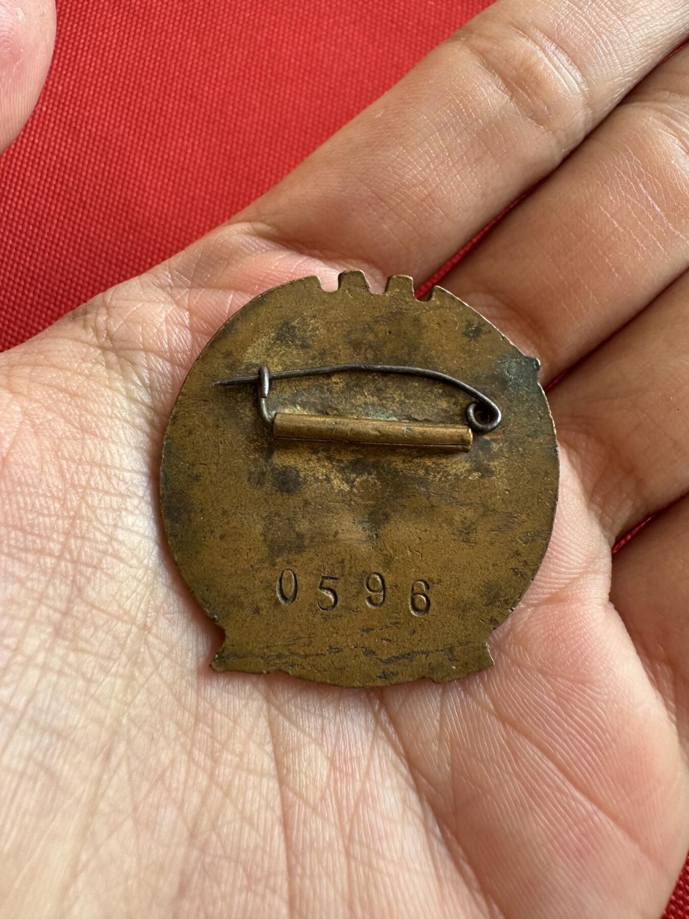 五哥徽章群   18号周三晚上八点4群联拍 铜章