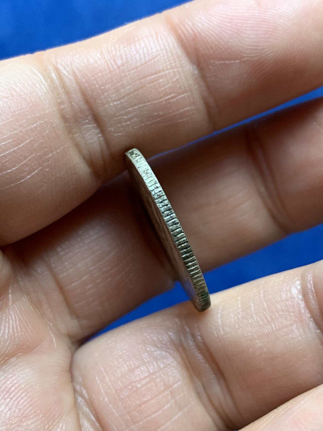 《竞宝斋》第471场 周日，周一，周二 3场连拍 （全场包邮）欢迎送拍 民国孙像二毫银币，好品带光。