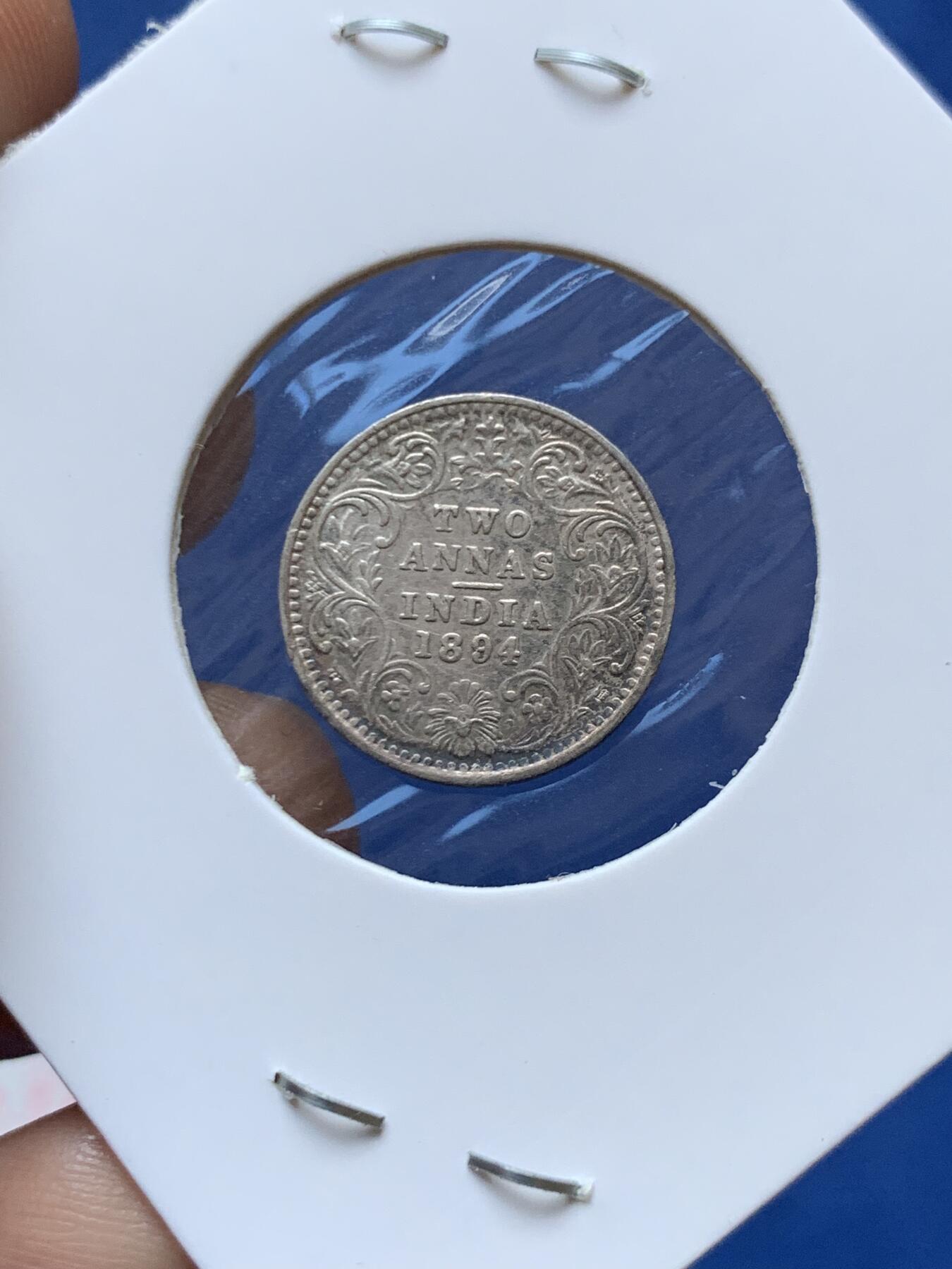 《竞宝斋》第471场 周日，周一，周二 3场连拍 （全场包邮）欢迎送拍 三枚一组 1894年英属印度2安娜、1943年纽芬兰10分、1921年英属东非1先令 银币 细节均不错 传世老包浆 少见品种