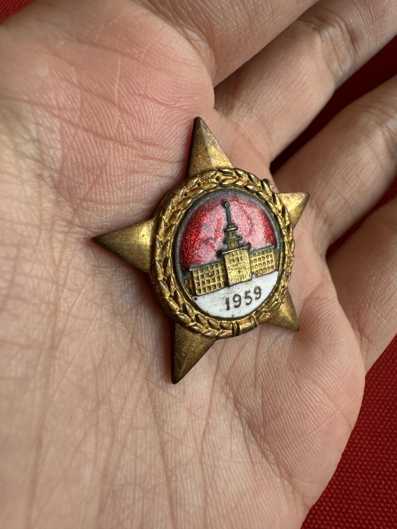 五哥徽章群   18号周三晚上八点4群联拍 铜章