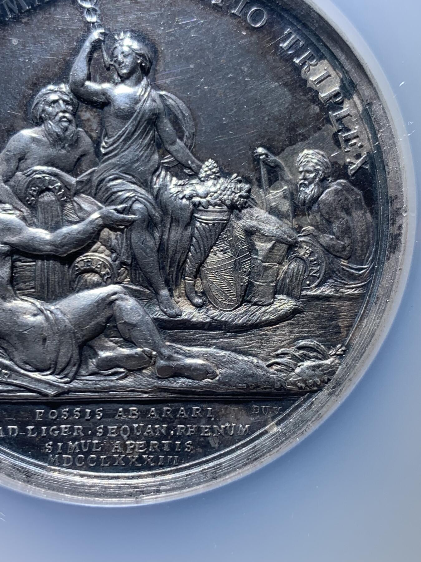 《竞宝斋》第471场 周日，周一，周二 3场连拍 （全场包邮）欢迎送拍 NGC UNCD 1783年法国中央运河建设开工纪念大银章 双面高浮雕 细节极美 路易十六银章少见 加大加厚盒