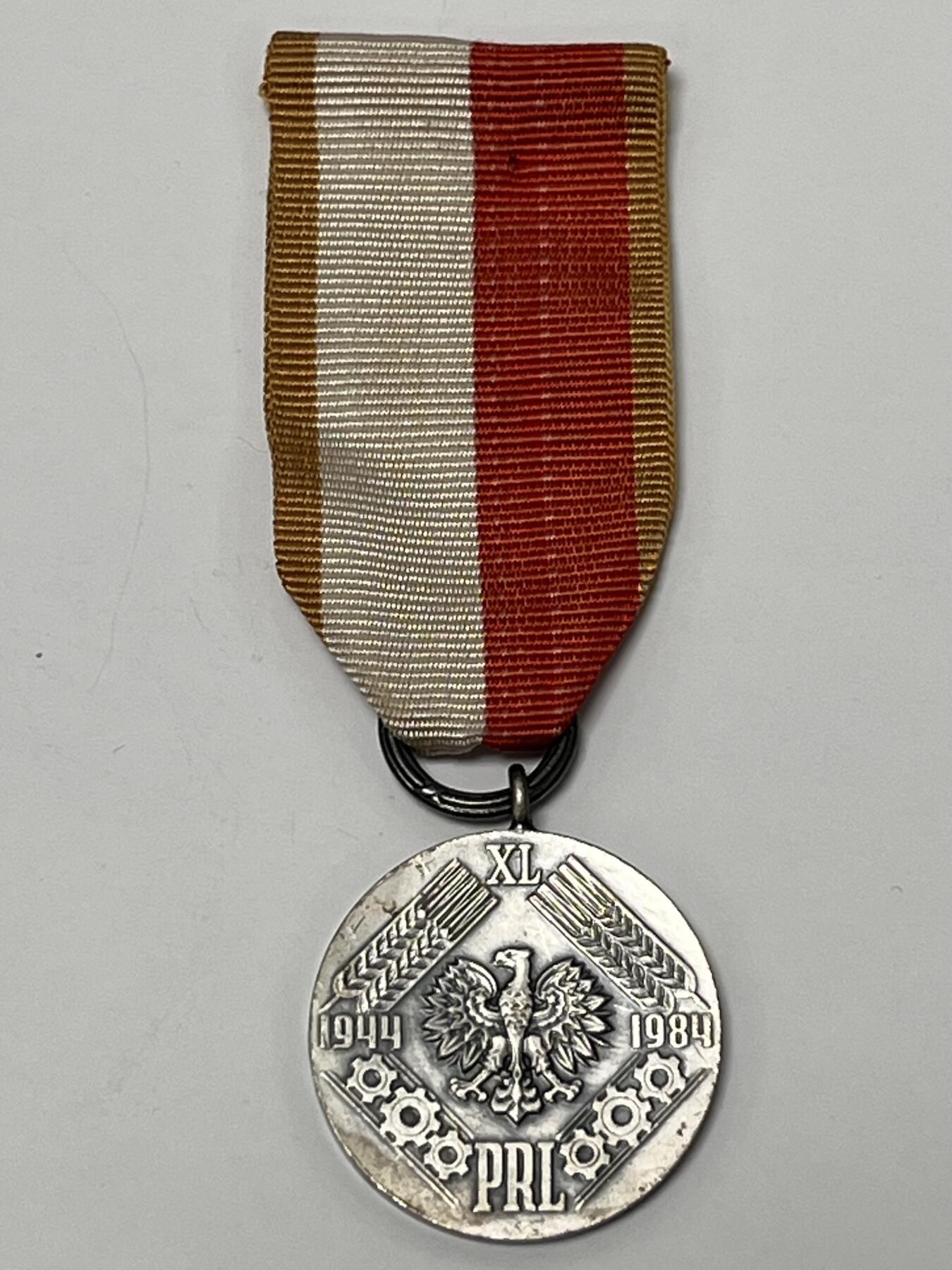 韵星假日军品类拍卖第47期 -- Rimey Holidays Militaria Auction 47 波兰人民共和国建国四十周年奖章 好品