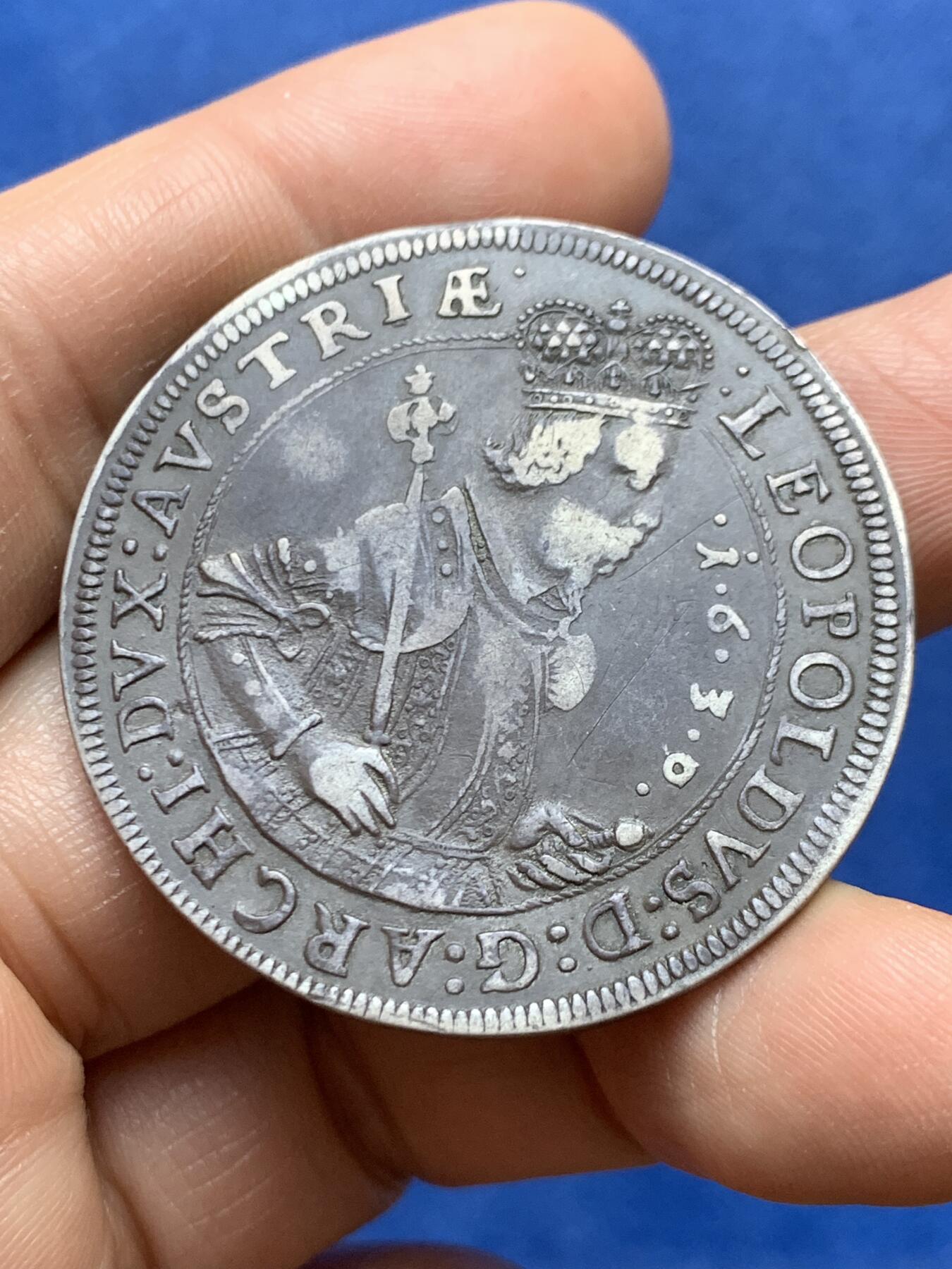 《竞宝斋》第471场 周日，周一，周二 3场连拍 （全场包邮）欢迎送拍 奥地利蒂罗尔 1630 感觉是骑字版 泰勒银币 利奥波德五世 哈布斯堡旁支三十年战争时期发行 大老黑包浆 细节见图
