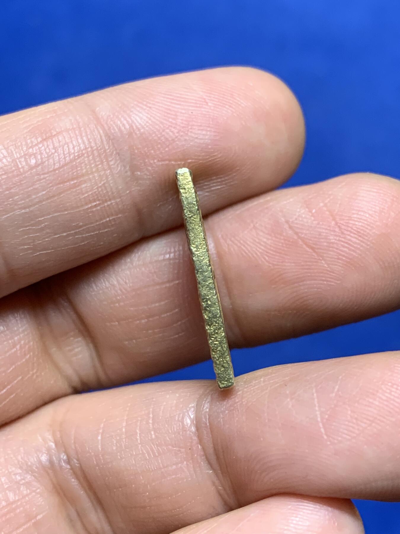 《竞宝斋》第471场 周日，周一，周二 3场连拍 （全场包邮）欢迎送拍 日本1828年江户时代文政二分金，重约6.52克，含金量约49%，非后期含金量低的明治二分金，这枚品相极好，目测未流通品相