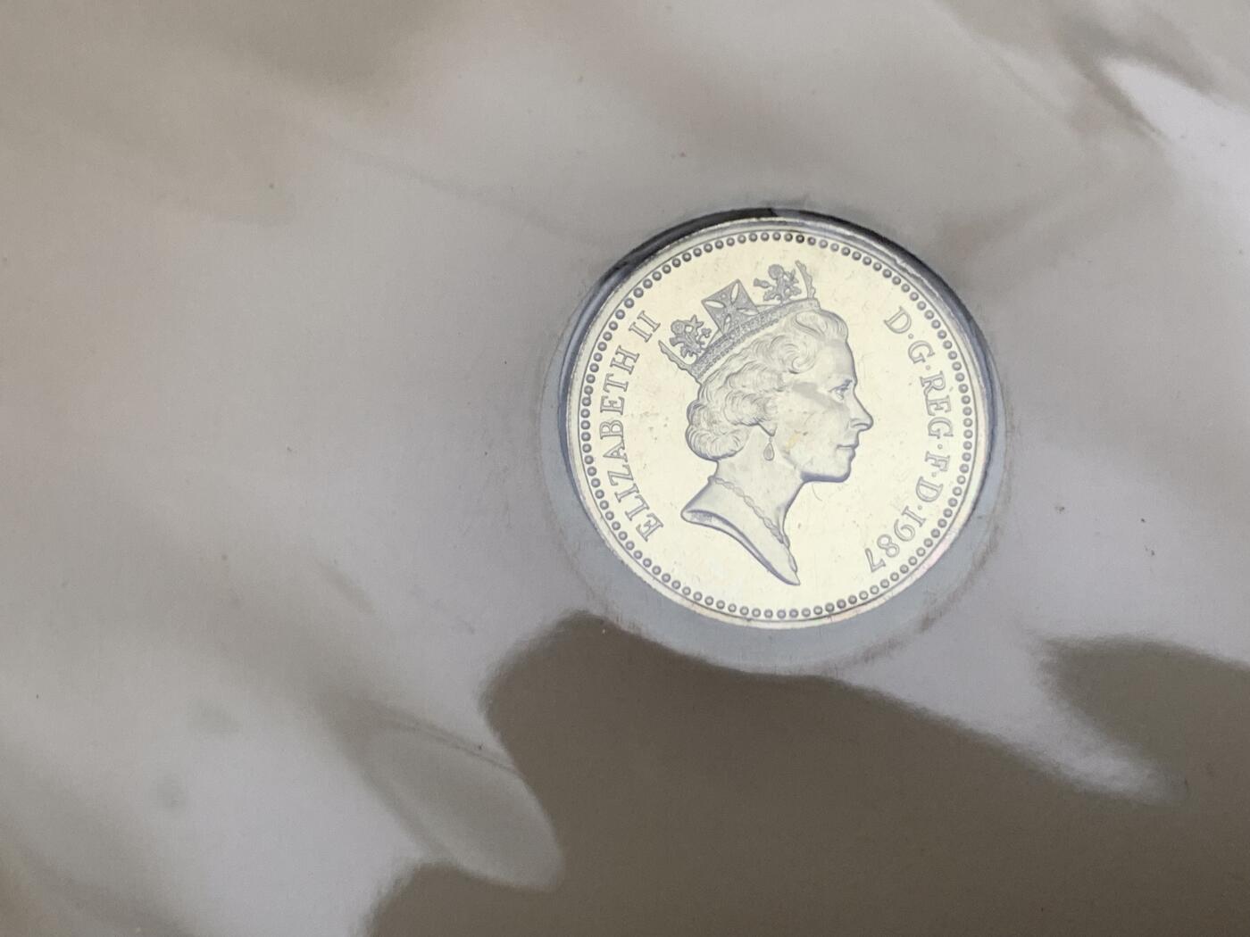 《竞宝斋》第471场 周日，周一，周二 3场连拍 （全场包邮）欢迎送拍 两枚一组 1987年英国老1英镑首日封/邮币封（Royal Mint和Royal Mail联合发行）