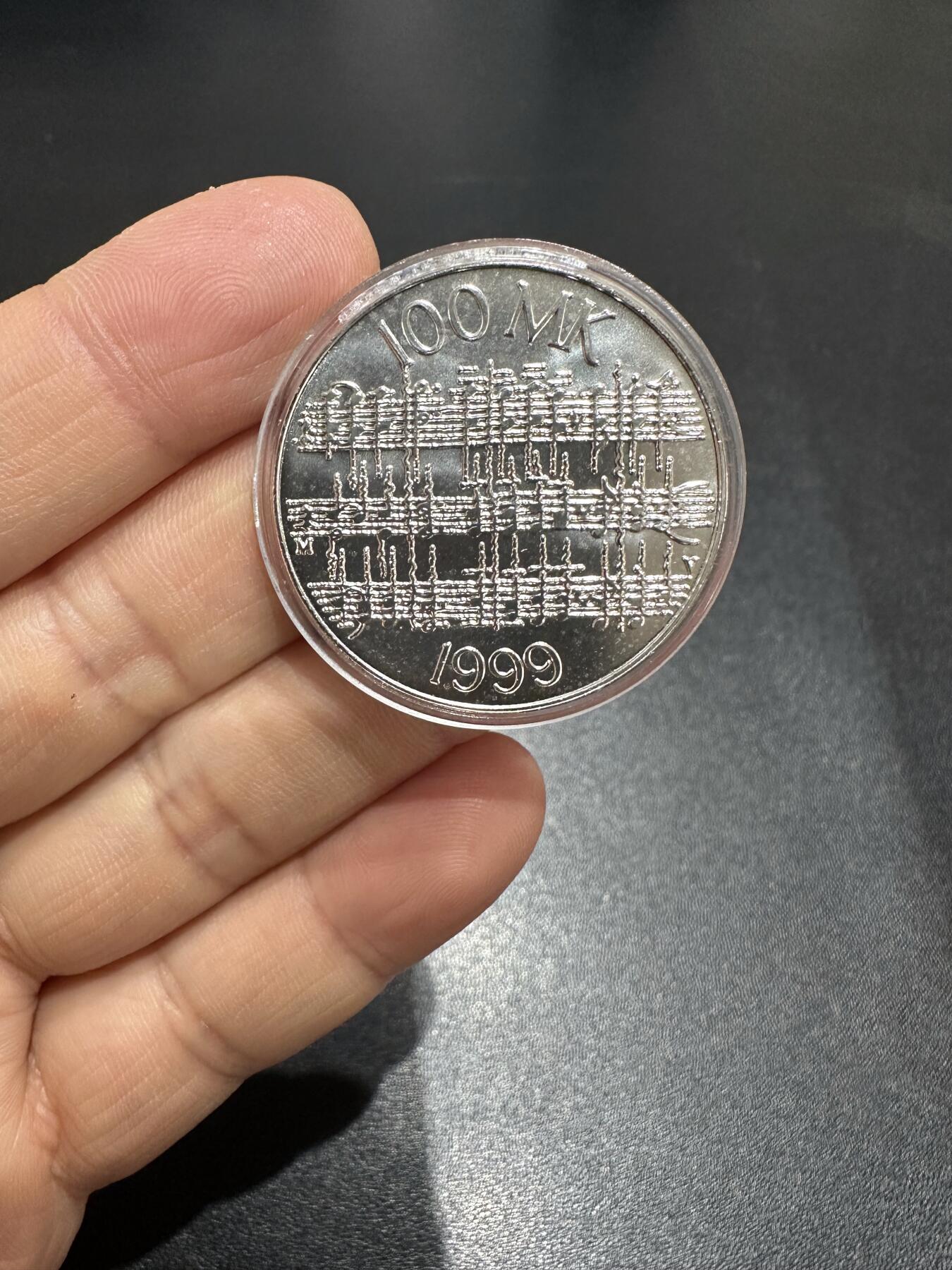 《外钞收藏家》第六百一十八期（精品场）（长期征集拍品、欢迎藏友们联系合作） 芬兰1999年100马克精制著名音乐家西贝柳斯纪念银币（22克925银）