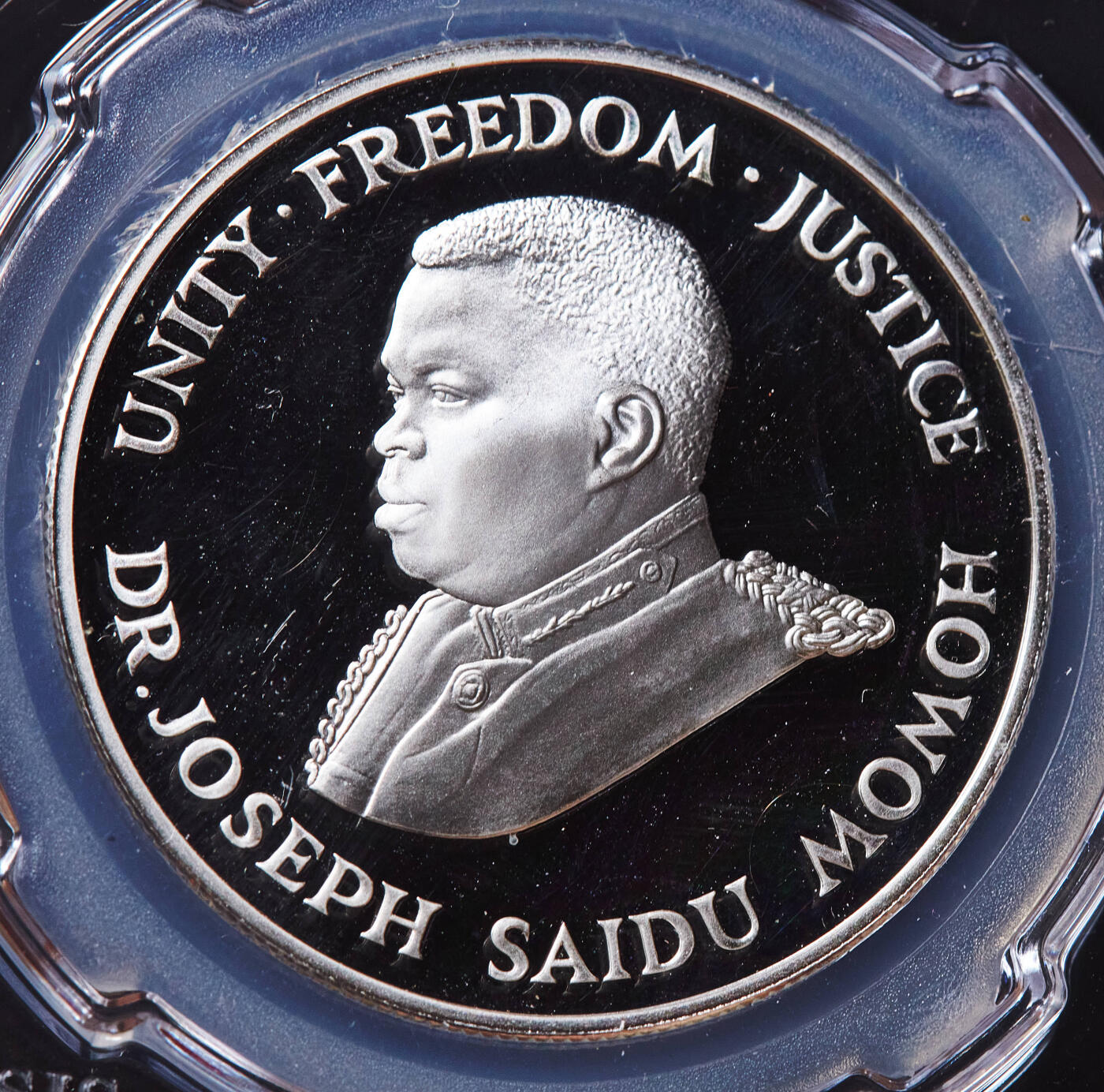 【俄甄集藏】2026年(049)03-18星期三 晚 19:30 全场包邮 塞拉利昂1987年总统约瑟夫·赛义杜·莫莫头像纪念野生动物保护基金-卑格米小河马10利昂精制大银币，重28.28克，92.5%银，发行量25000枚，设计精美