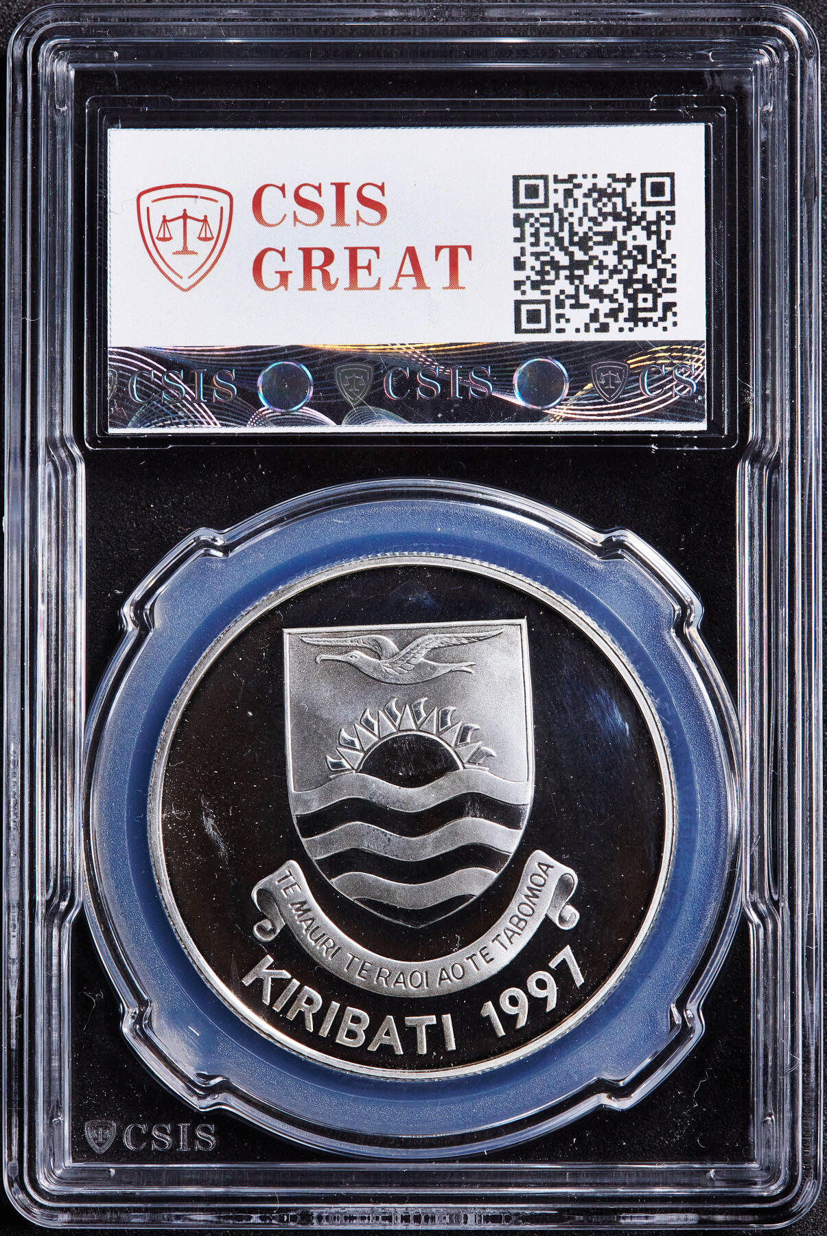 【俄甄集藏】2026年(049)03-18星期三 晚 19:30 全场包邮 基里巴斯1997年纪念伊丽莎白·鲍斯-莱昂王太后温莎城堡家庭住所5元精制大银币，信泰 PF69UC，重31.4克，925银，发行量50000枚