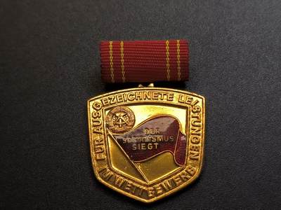 （不断上新，转发赚佣金和现金红包）云宸嘉赏-勋臻佳藏精品精选场次 - 民主德国优秀社会工作奖章