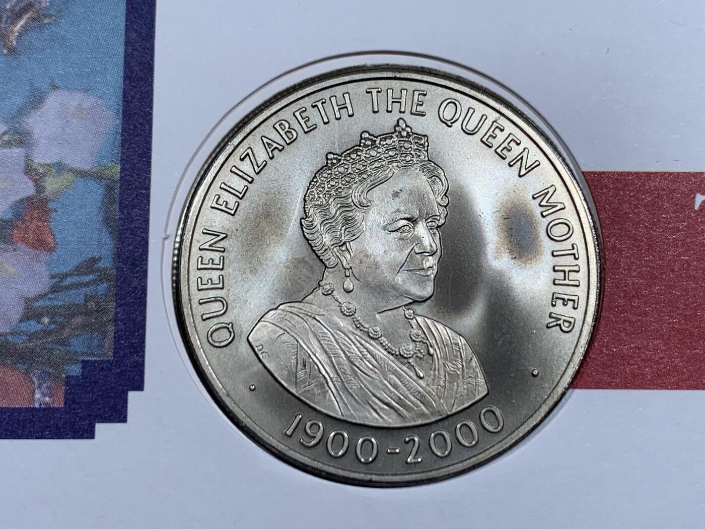 《竞宝斋》第471场 周日，周一，周二 3场连拍 （全场包邮）欢迎送拍 英属圣赫勒拿2000年女王母亲100周岁50便士纪念币，邮币首日封编号0940