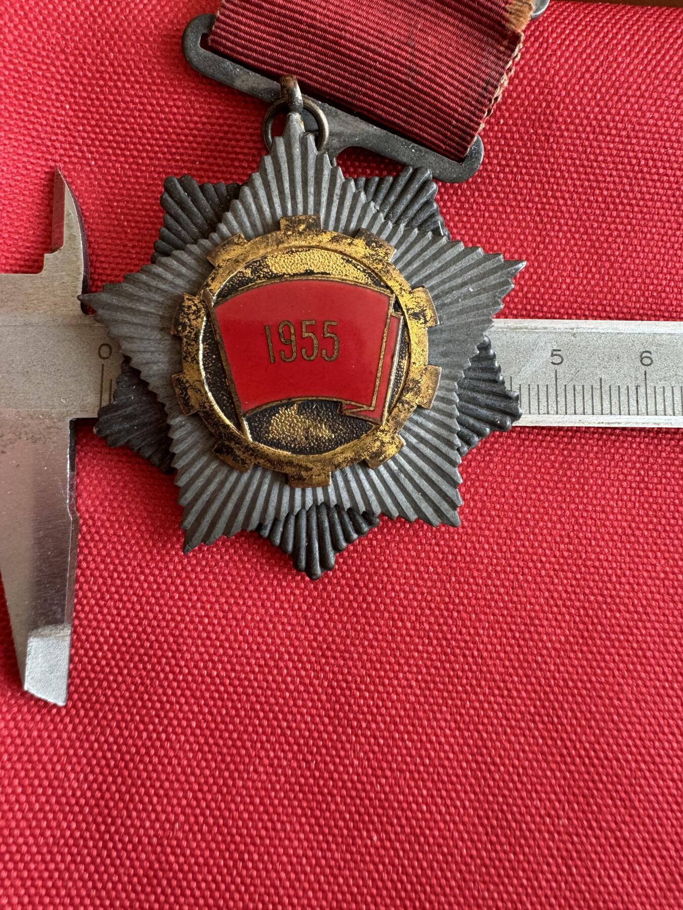 五哥徽章群   18号周三晚上八点4群联拍