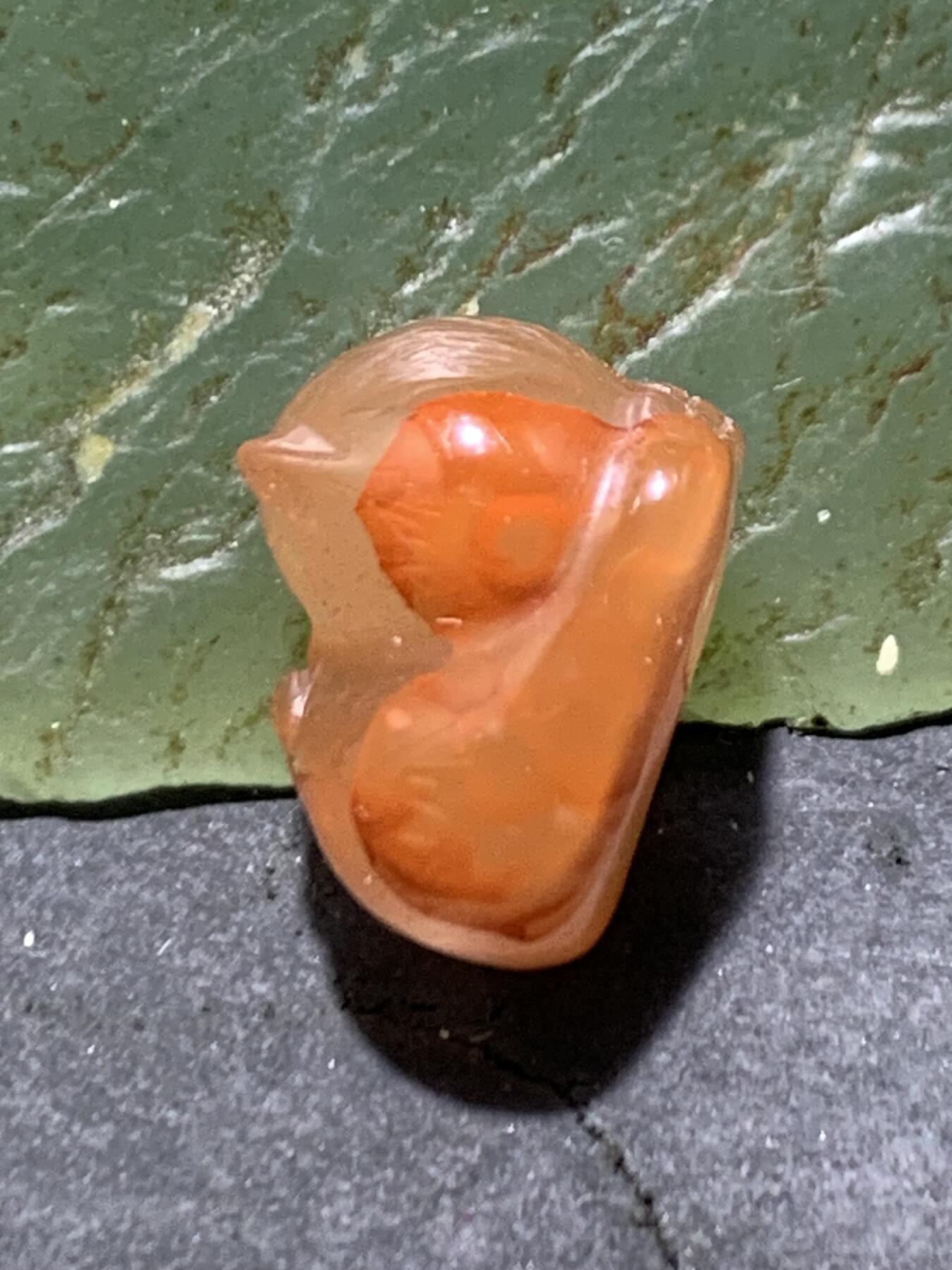 精美川料南红玛瑙雕刻小猫随形珠子一个，