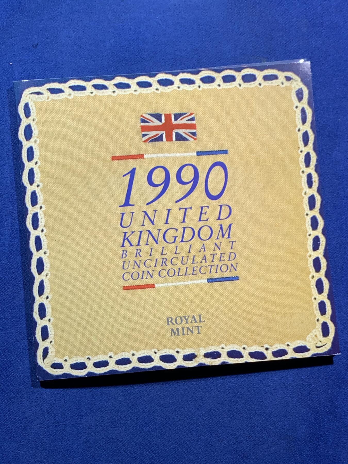 《竞宝斋》第471场 周日，周一，周二 3场连拍 （全场包邮）欢迎送拍 英国1990年精制套币，带1枚1英镑威尔士韭葱精制纪念币，8枚币，册装，品相精美。