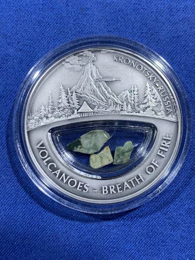 《竞宝斋》第471场 周日，周一，周二 3场连拍 （全场包邮）欢迎送拍 - 斐济2013年10元银币 正面为俄罗斯克罗诺茨基火山的景观 999银 20克 铸造量999枚 带盒证