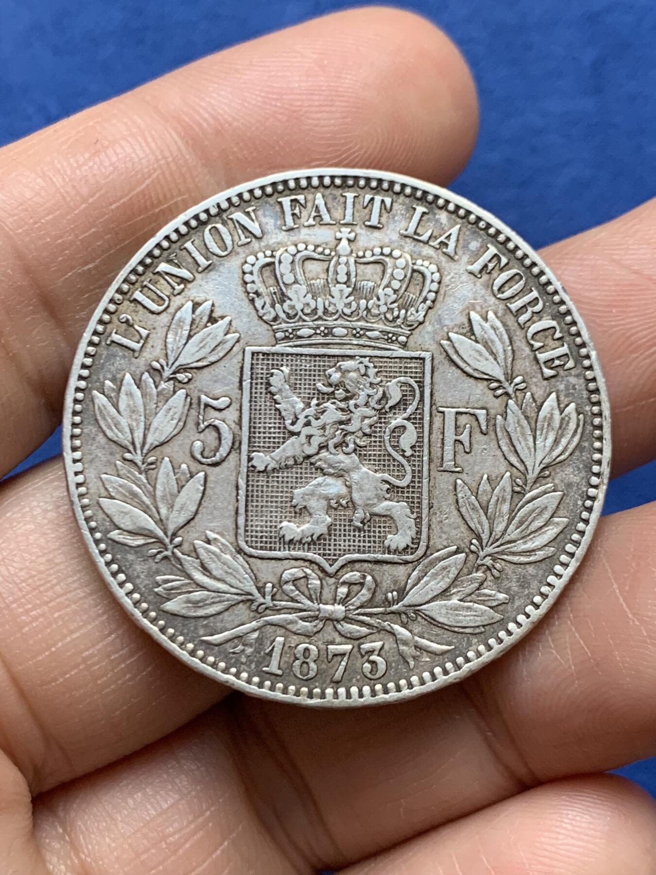 《竞宝斋》第471场 周日，周一，周二 3场连拍 （全场包邮）欢迎送拍 比利时1873年利奥波德5法郎大银币，人像面包浆不错，整体品相也不错