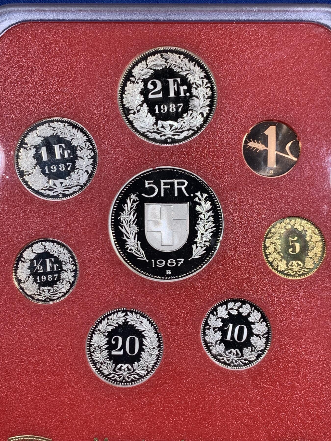 《竞宝斋》第471场 周日，周一，周二 3场连拍 （全场包邮）欢迎送拍 瑞士1987年精制套币 册装