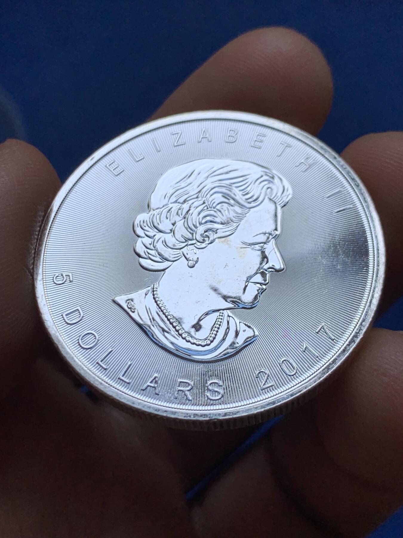 《竞宝斋》第471场 周日，周一，周二 3场连拍 （全场包邮）欢迎送拍 加拿大2017年枫叶投资银币，1盎司31.15克9999银