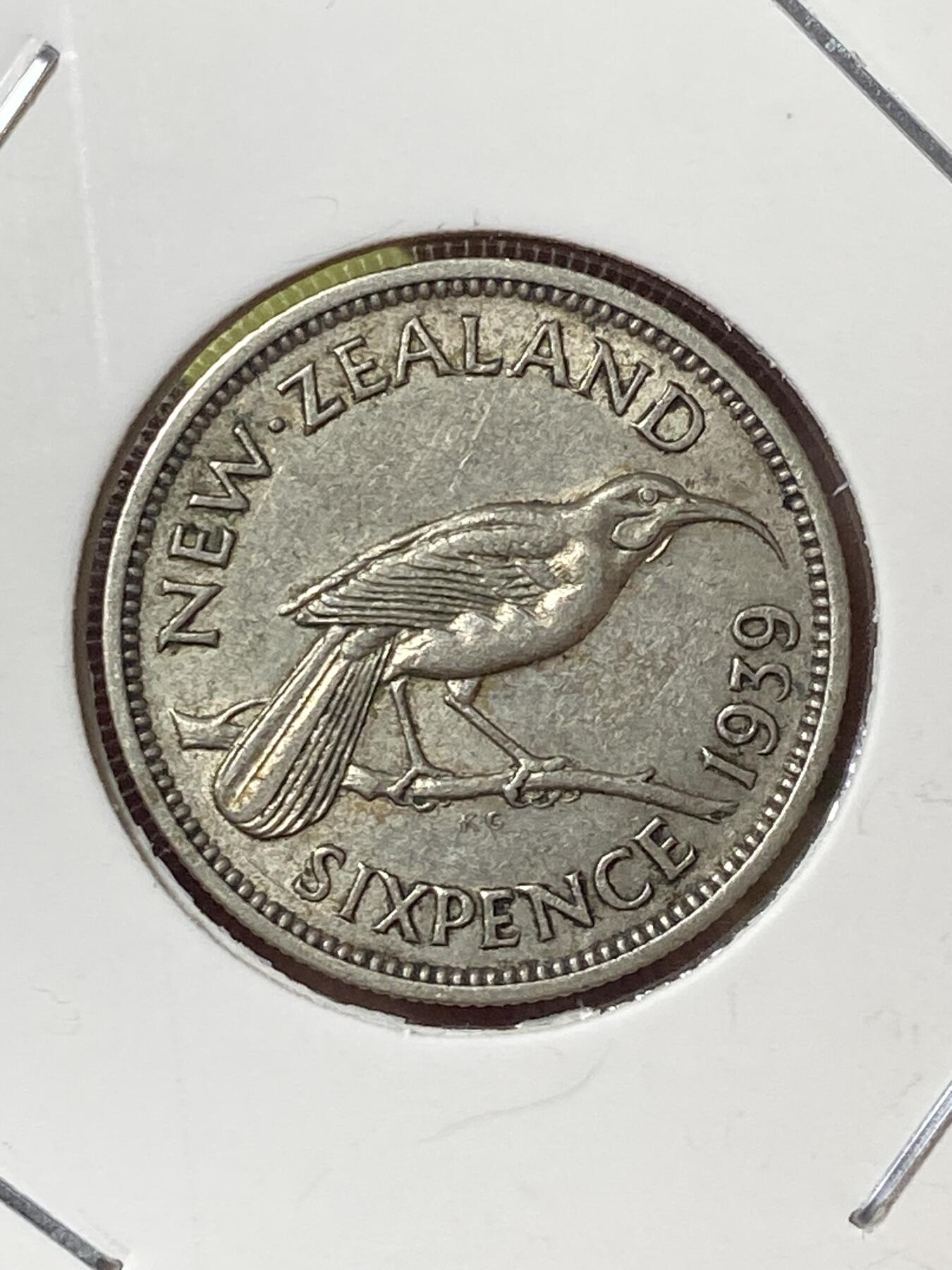 2026年第三十六场(总第二百零五场）外国精品纸夹币场(免佣金) 新西兰🇳🇿1939年6便士银币(乔治六世第一版，500银)