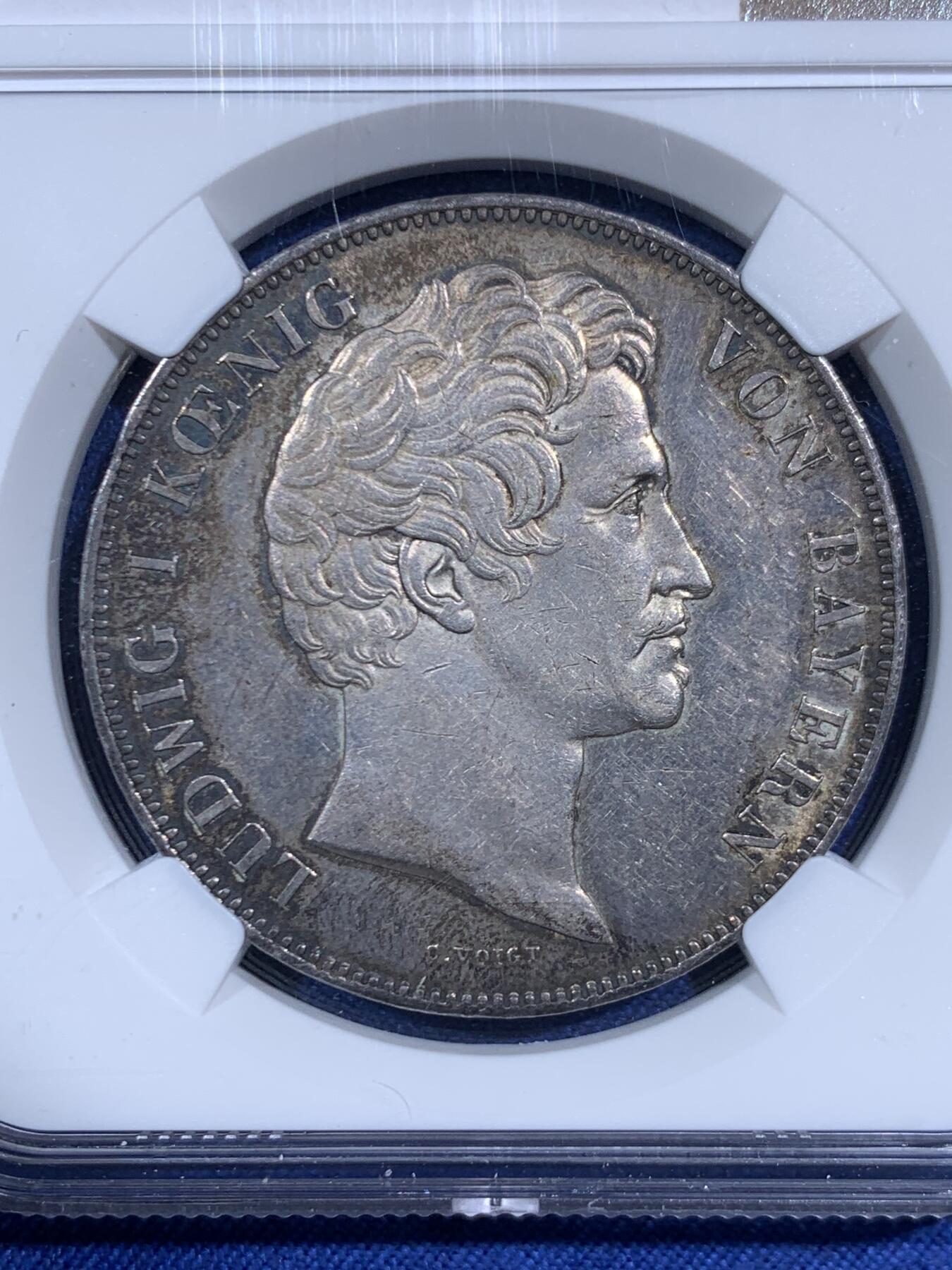 《竞宝斋》第471场 周日，周一，周二 3场连拍 （全场包邮）欢迎送拍 NGC UNC 德国 1847年 巴伐利亚路德维希一世大主教纪念2泰勒 历史泰勒中的经典之作 双面深彩包浆 状态超过了不少MS级的币 可惜没分 性价比之选