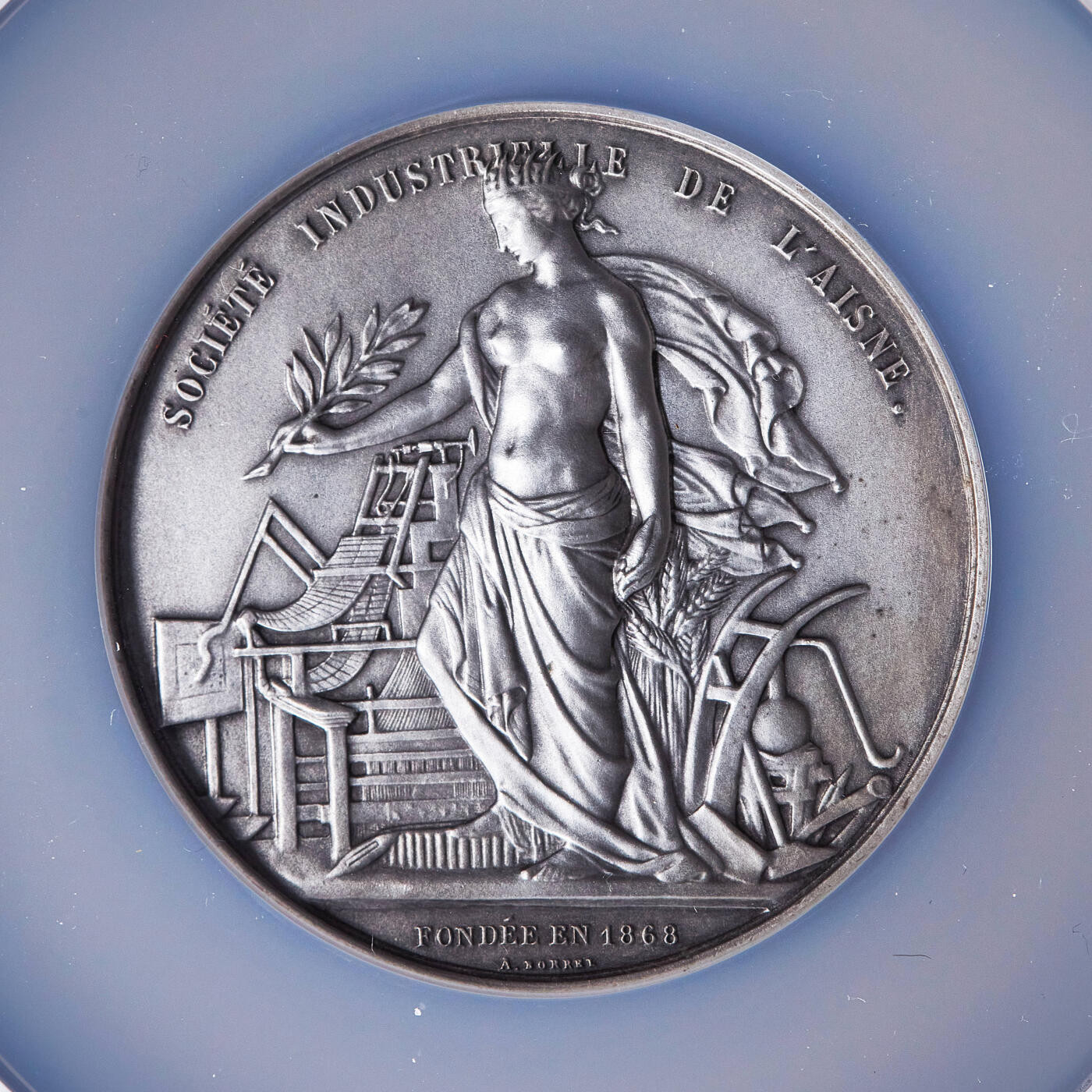 【俄甄集藏】2026年(049)03-18星期三 晚 19:30 全场包邮 法国1951年工业女神站像埃纳省工业协会镀银大铜章，NGC MS63，直径58mm，丰饶角铭，授予P·法尔夫表彰在铸造行业20年服务的贡献，雕刻师博雷尔作品
