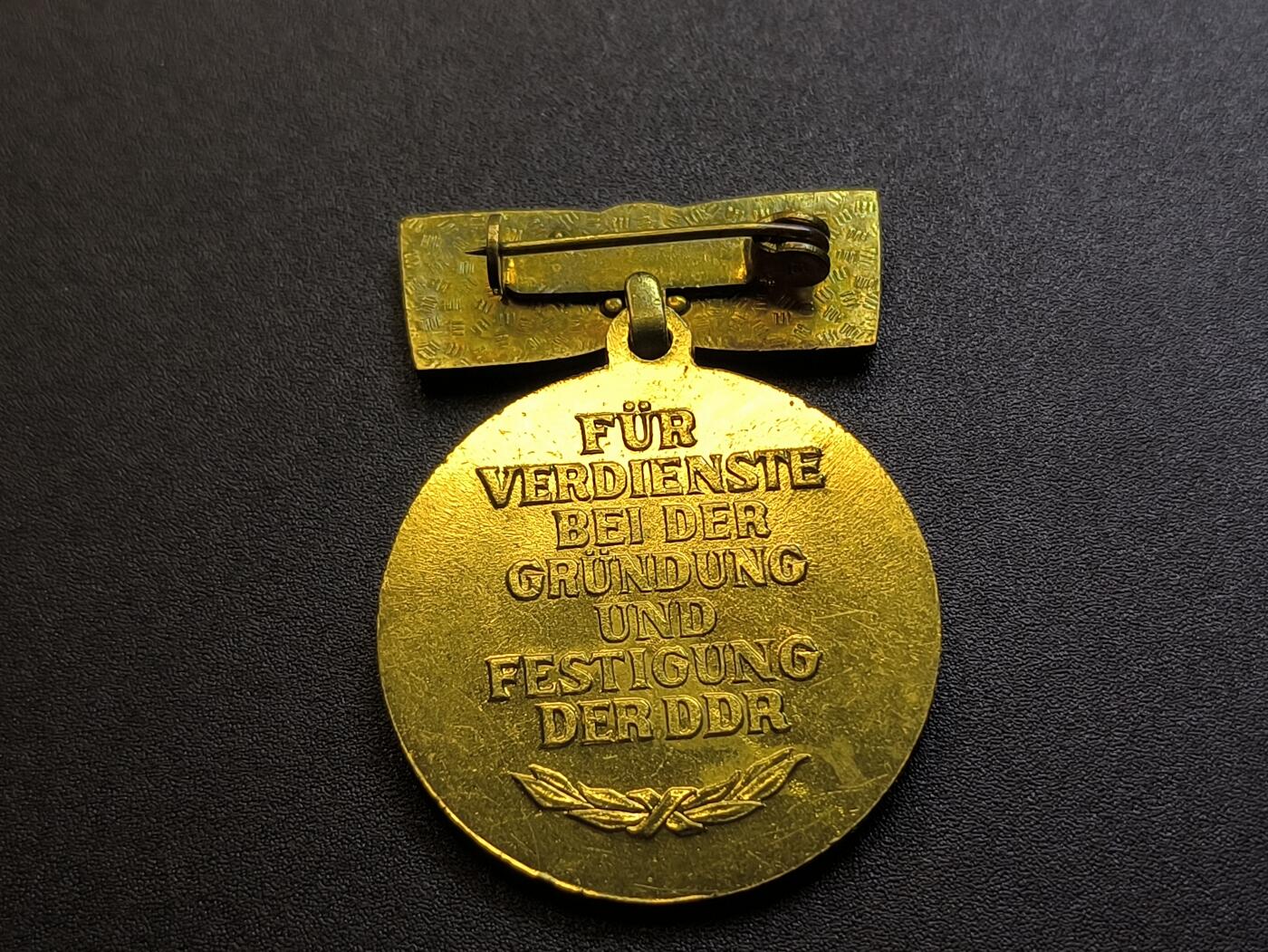 （不断上新，转发赚佣金和现金红包）云宸嘉赏-勋臻佳藏精品精选场次 民主德国建国三十周年奖章 颁发给在职的军官、政府官员、教授等 好品少见