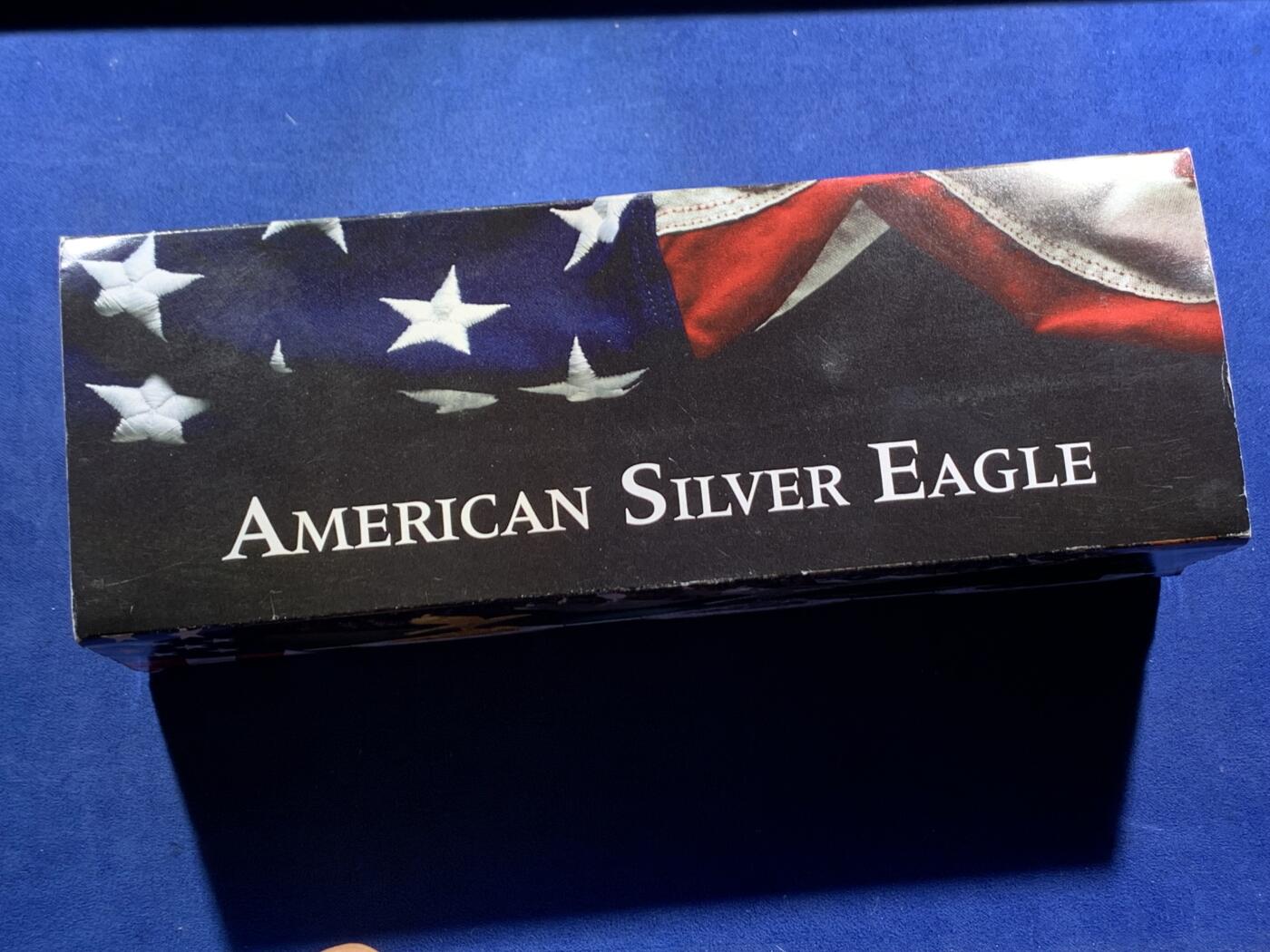 《竞宝斋》第471场 周日，周一，周二 3场连拍 （全场包邮）欢迎送拍 布基纳法索2016年1000法郎3枚立体雕塑银币套 美国银鹰 3X1盎司999银（3个雕塑鹰分别是镀金，镀银和仿古）发行量：333（有氧化） 盒证全（盒就是证）