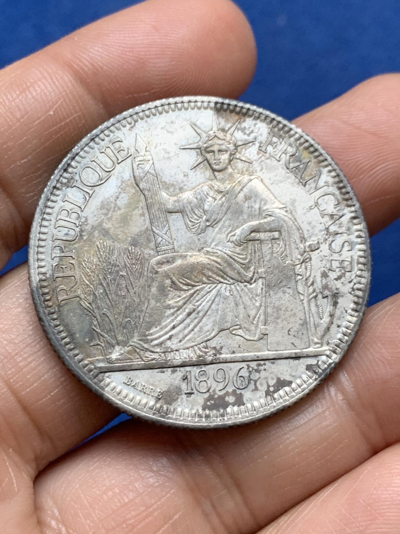 《竞宝斋》第471场 周日，周一，周二 3场连拍 （全场包邮）欢迎送拍 法属印支1896年坐洋1皮阿斯特银币，面部鼻子清晰难得，带底光