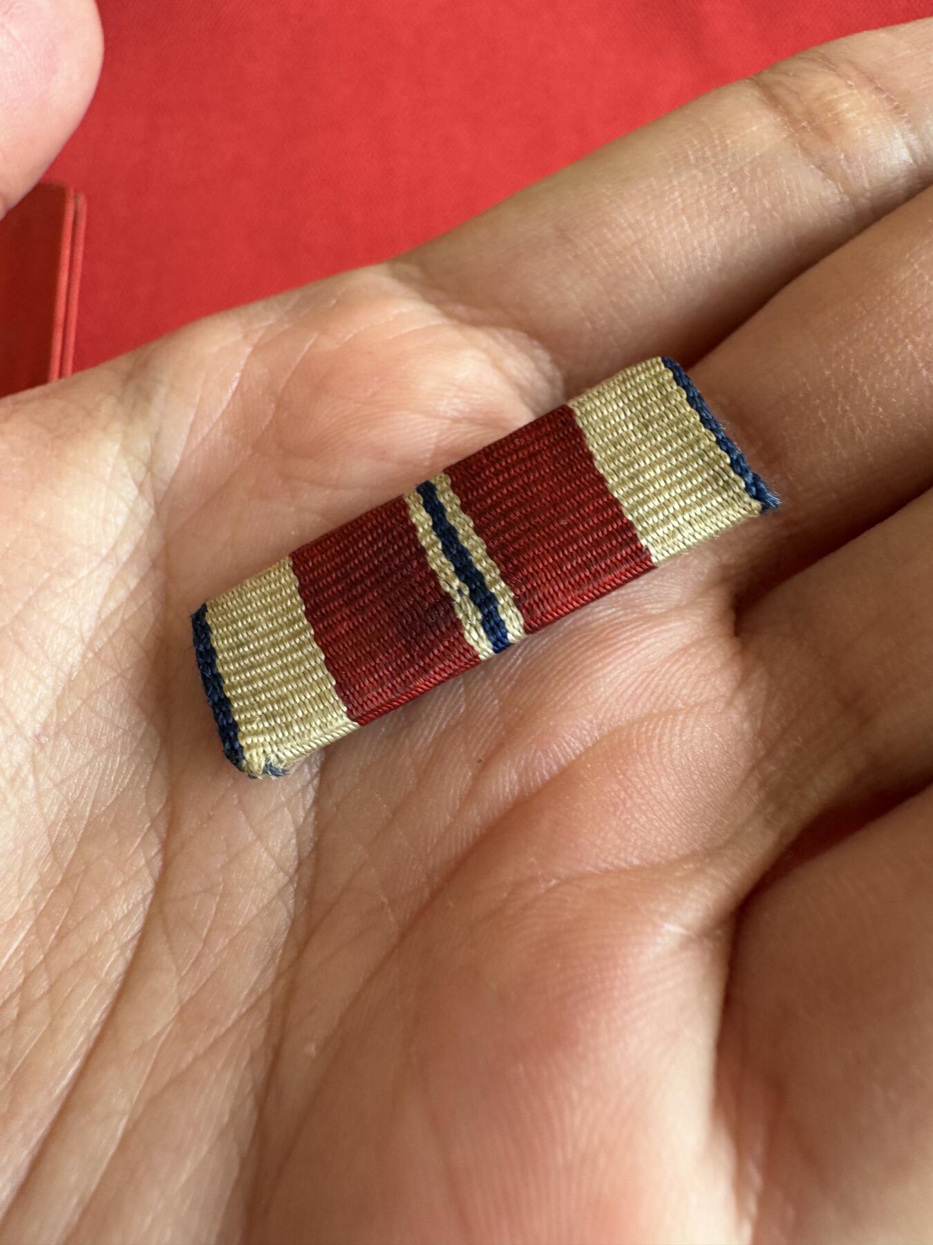 五哥徽章群   18号周三晚上八点4群联拍 银章一套