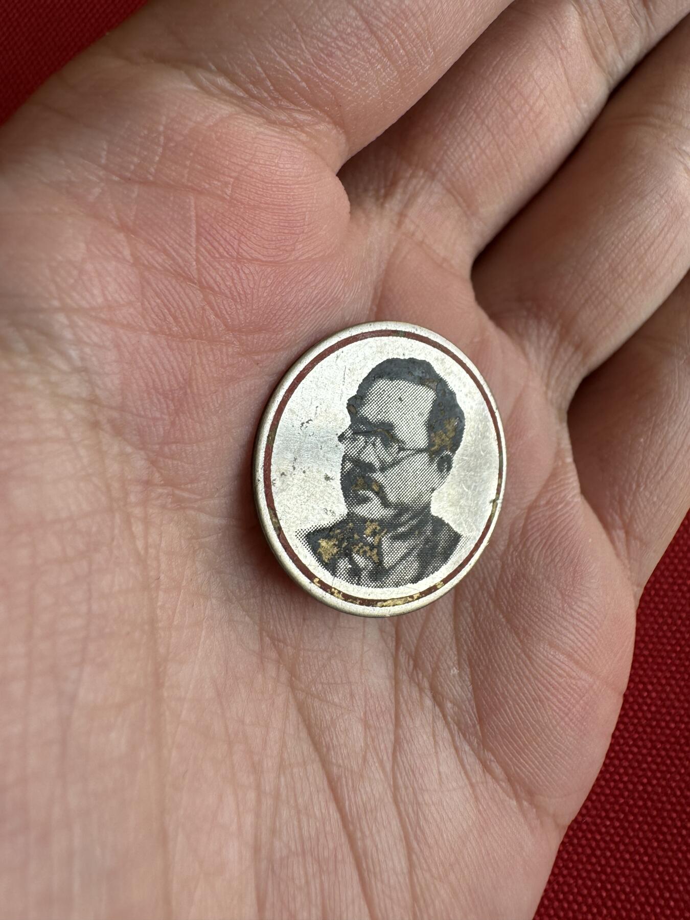 五哥徽章群   18号周三晚上八点4群联拍 任弼时