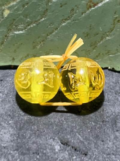 天然乌克兰原矿蜜蜡雕刻六字箴言腰珠两颗 - 天然乌克兰原矿蜜蜡雕刻六字箴言腰珠两颗