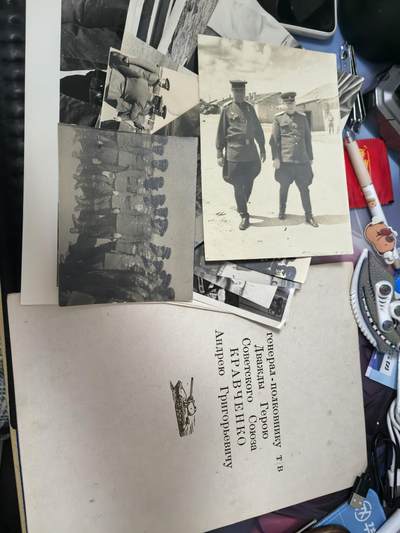 苏联勋章奖章拍卖 本次有亚捏，苏联艺术家，2次英雄的奖状，国际运动员全套等好货 不要错过 3月20日晚上九点结束在麦稀奇 找不到的加我qq或者微信都是184277308备注苏章拍卖。 - 苏联传奇坦克指挥官双金星获得者德烈·格里戈里耶维奇·克拉夫琴科（Андрей Григорьевич Кравченко）坦克兵中将 63年回部队参观颁发的两份表彰和照片若干大尺寸20*15左右的5张 小一些的七张