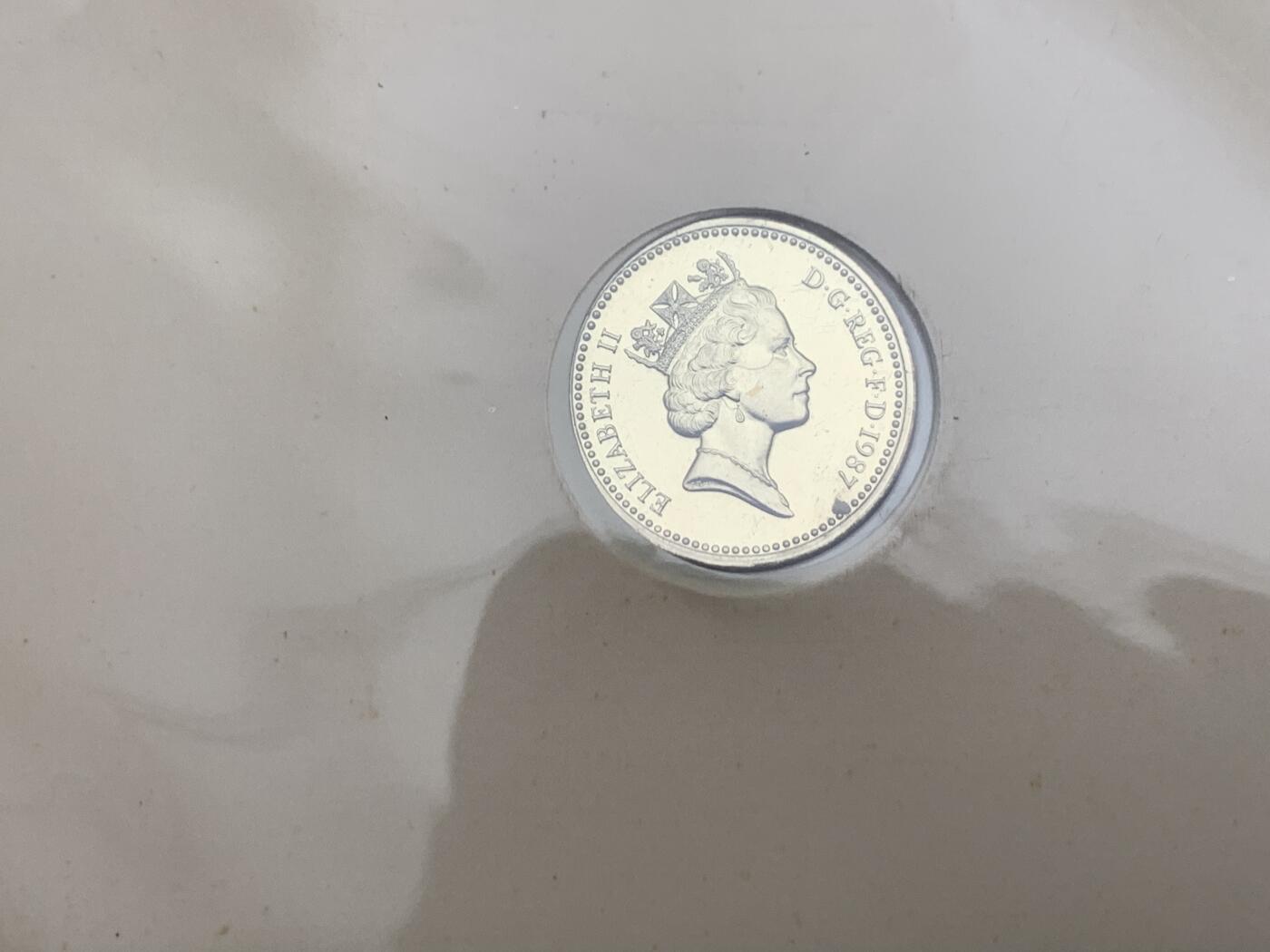 《竞宝斋》第471场 周日，周一，周二 3场连拍 （全场包邮）欢迎送拍 两枚一组 1987年英国老1英镑首日封/邮币封（Royal Mint和Royal Mail联合发行）