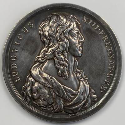 掌中浮雕-藏着的欧洲第055场 - 1638年法国路易十三大银章，背面拉丁文：将自身与王国，在圣母玛丽亚的护佑下，奉献给上帝。古董级藏品，71mm，128.3g