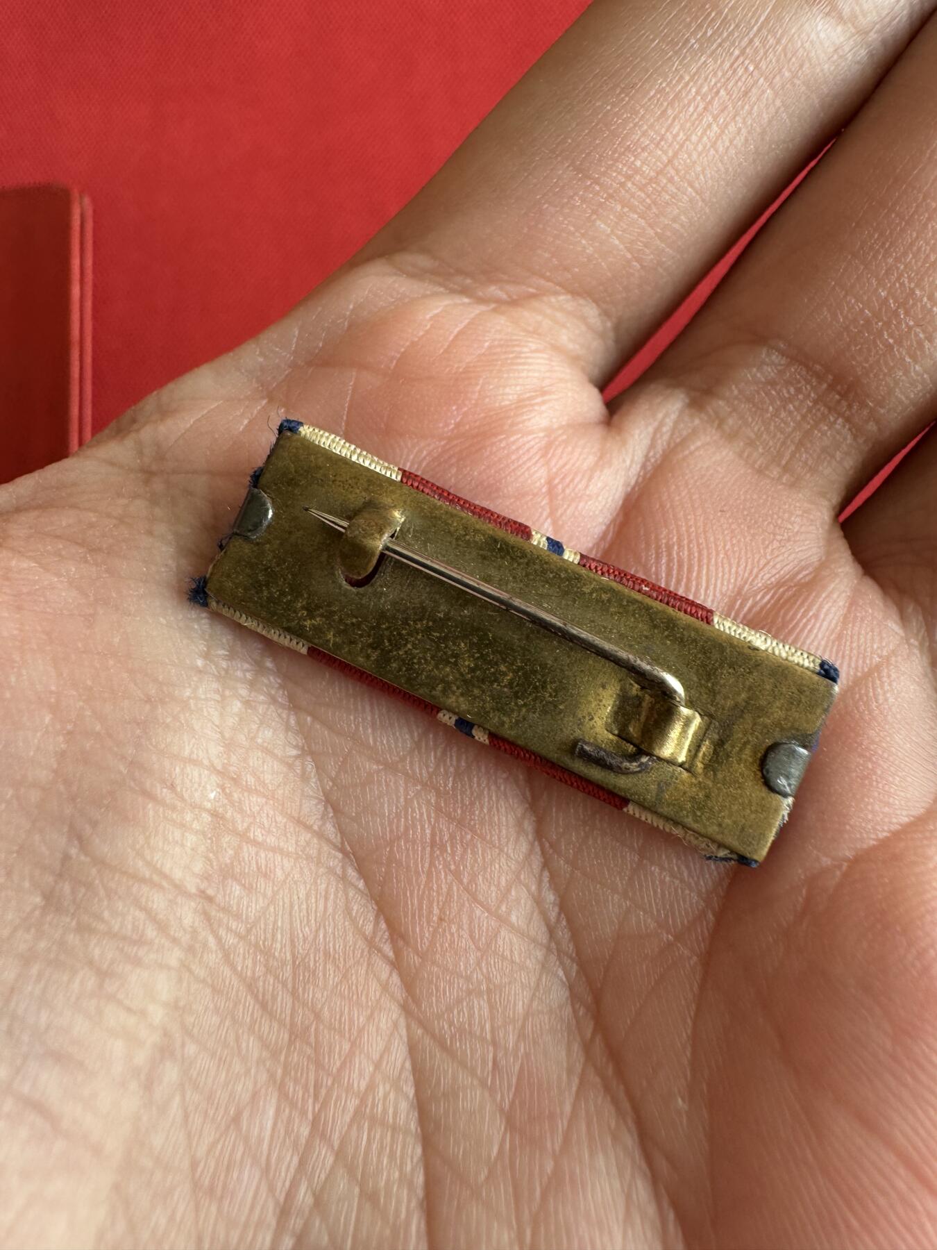 五哥徽章群   18号周三晚上八点4群联拍 银章一套