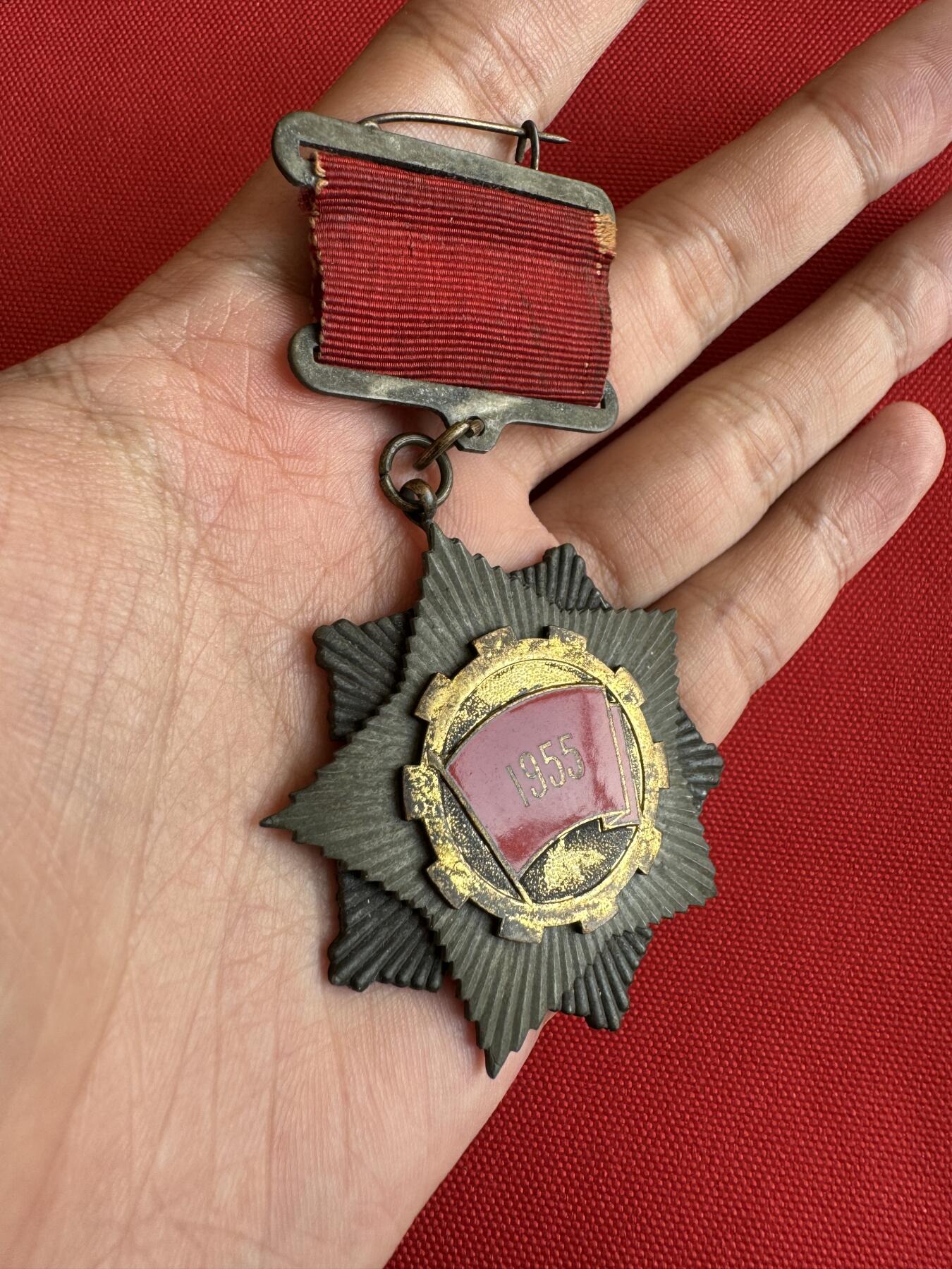 五哥徽章群   18号周三晚上八点4群联拍