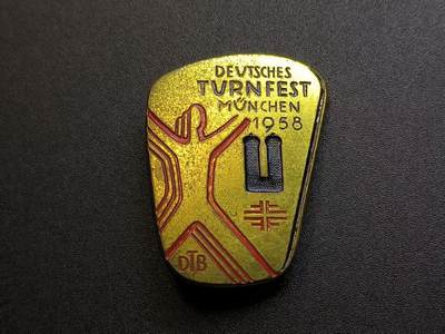 （不断上新，转发赚佣金和现金红包）云宸嘉赏-勋臻佳藏精品精选场次 - 联邦德国1958慕尼黑德国体操节证章 黄铜材质（DTB）发行