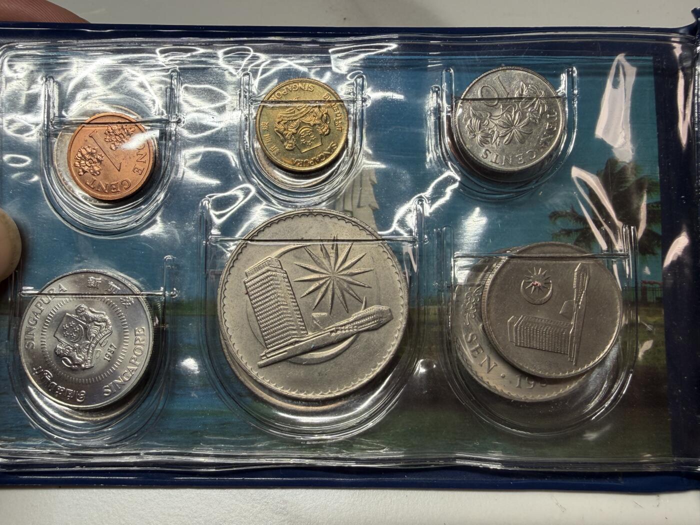 2026年集古藏今外币拍卖第三期-第5场—（总第315拍），可以寄存60天，满160元包邮。 新加坡、马来西亚套币一本