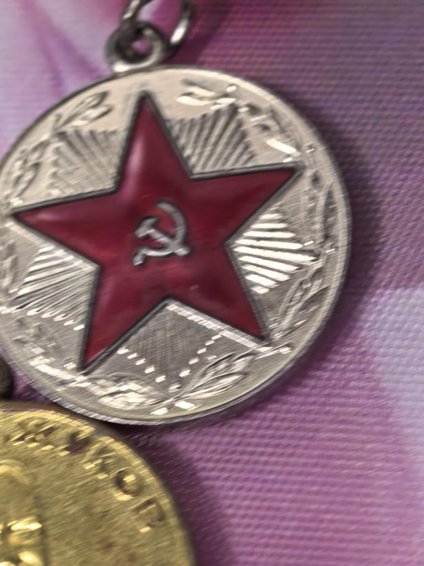 苏联勋章奖章拍卖 本次有亚捏，苏联艺术家，2次英雄的奖状，国际运动员全套等好货 不要错过 3月20日晚上九点结束在麦稀奇 找不到的加我qq或者微信都是184277308备注苏章拍卖。