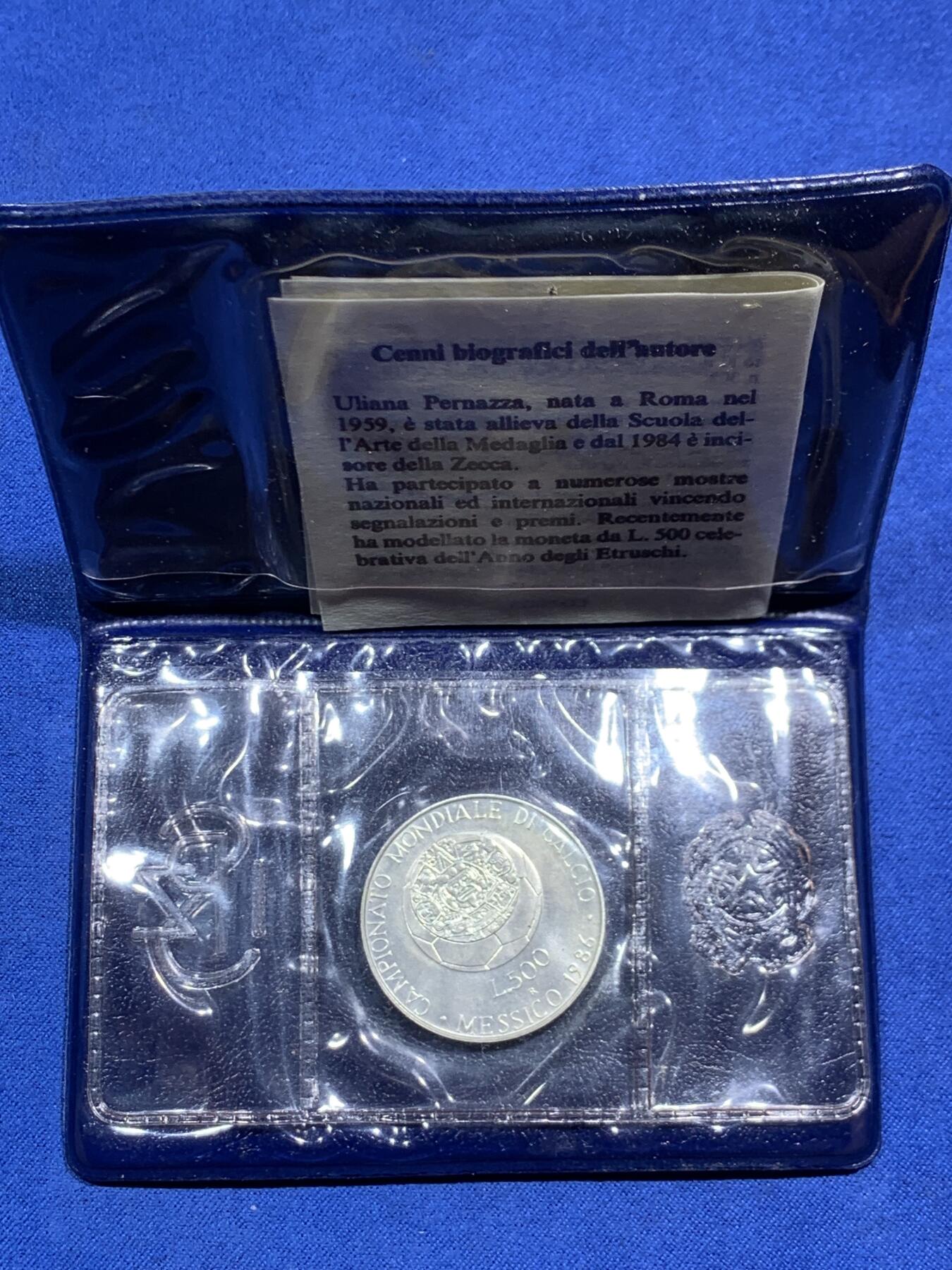 《竞宝斋》第471场 周日，周一，周二 3场连拍 （全场包邮）欢迎送拍 意大利1986年500里拉普制银币 意大利足球世界杯 835银11克 发行量约9万 盒证全