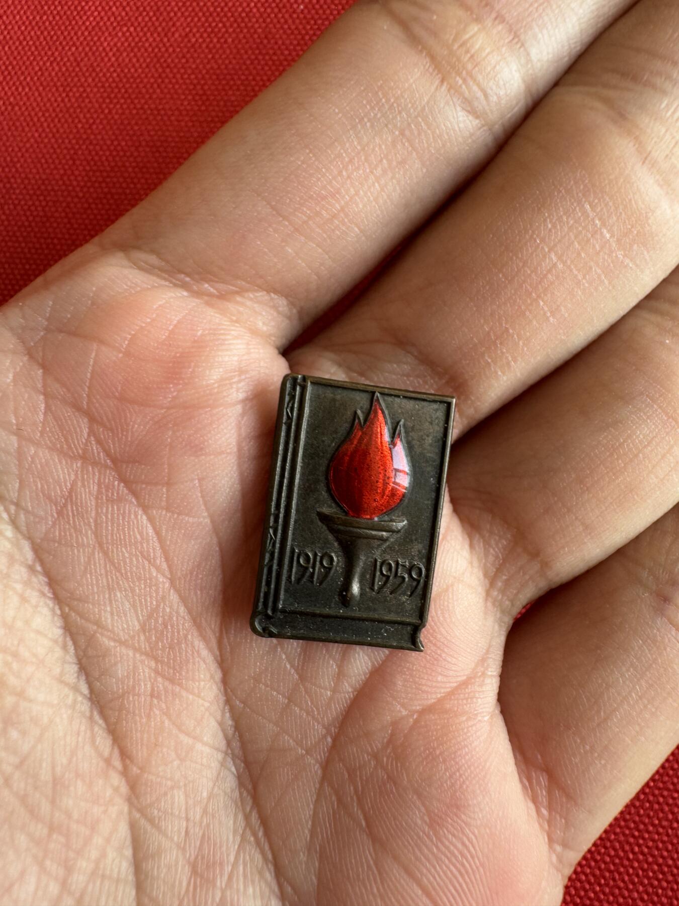 五哥徽章群   18号周三晚上八点4群联拍 铜章