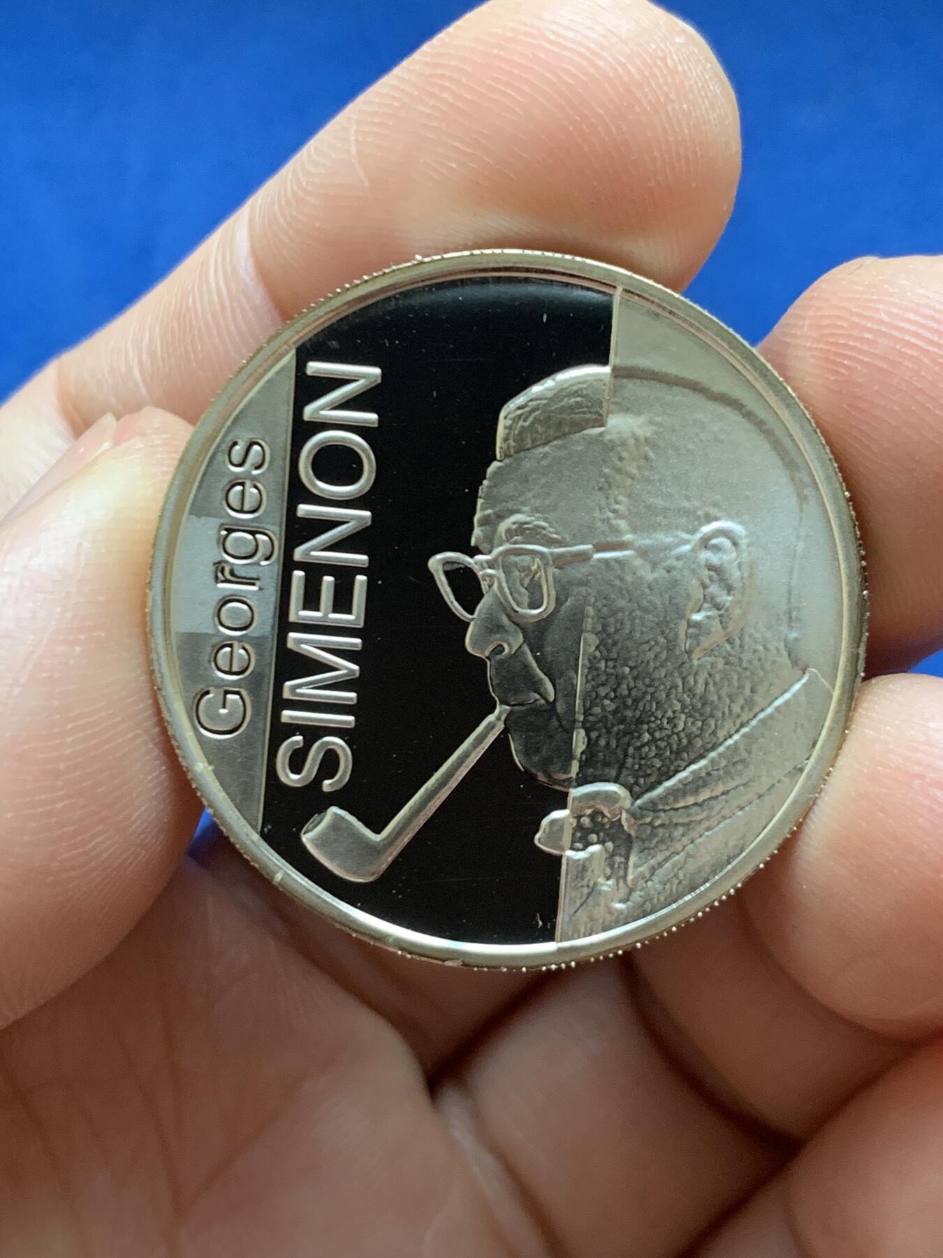 《竞宝斋》第471场 周日，周一，周二 3场连拍 （全场包邮）欢迎送拍 比利时2003年侦探小说作家乔治·西默农10欧元精制银币 18.92克 925银