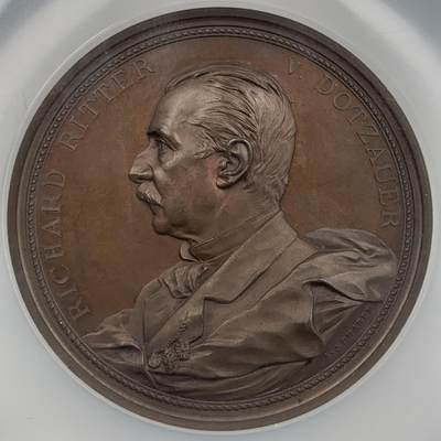 掌中浮雕-藏着的欧洲第055场 - NGC MS64 : 1880年奥地利 理查德·里特·多佐尔任职布拉格商会主席30周年纪念章，奥地利章牌大师安东·沙夫（ A.scharff）作品，64mm 