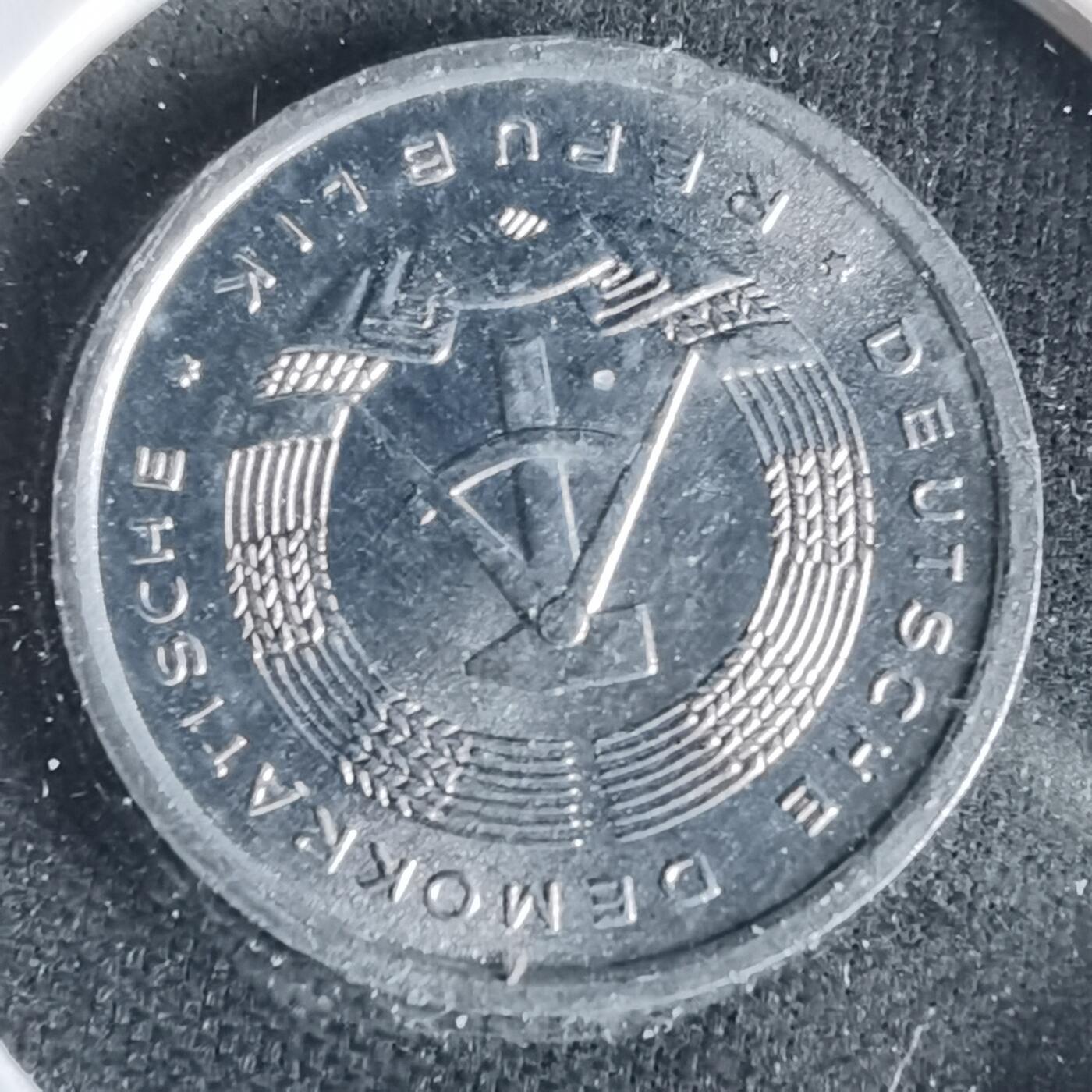 沼泽如烟--第1021场 东德1978年5芬尼