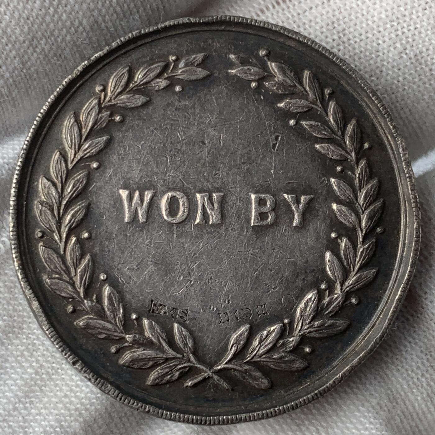 掌中浮雕-藏着的欧洲第055场 1879年田径协会银章，32mm，24.4g，背面有银标