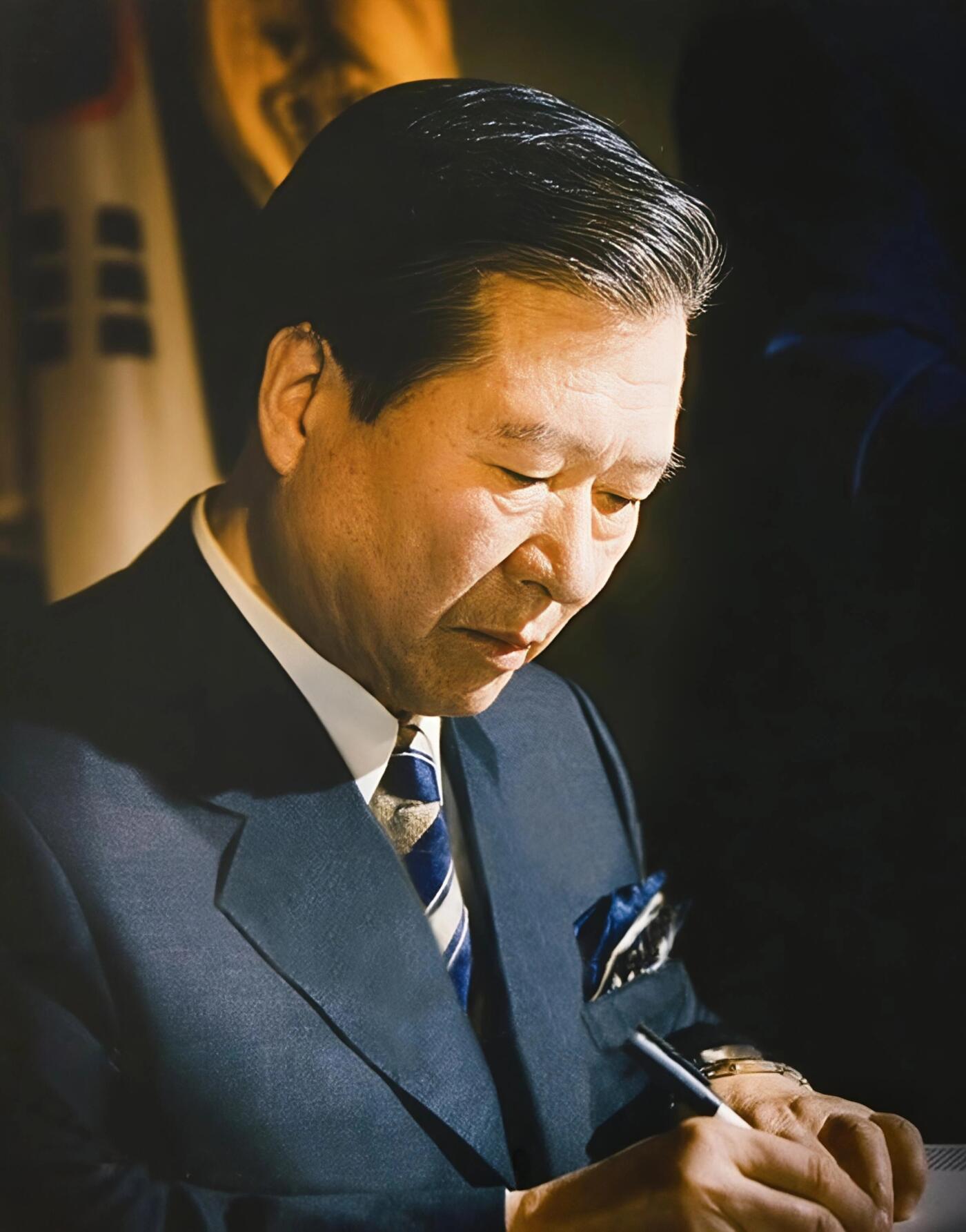 【俄甄集藏】2026年(049)03-18星期三 晚 19:30 全场包邮 韩国2024年纪念前总统金大中大臣100周年1盎司精制大银章，NGC PF69UC，重31.1克，999银，发行量800枚