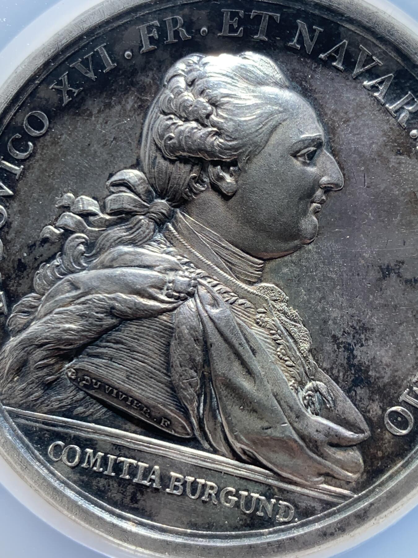 《竞宝斋》第471场 周日，周一，周二 3场连拍 （全场包邮）欢迎送拍 NGC UNCD 1783年法国中央运河建设开工纪念大银章 双面高浮雕 细节极美 路易十六银章少见 加大加厚盒