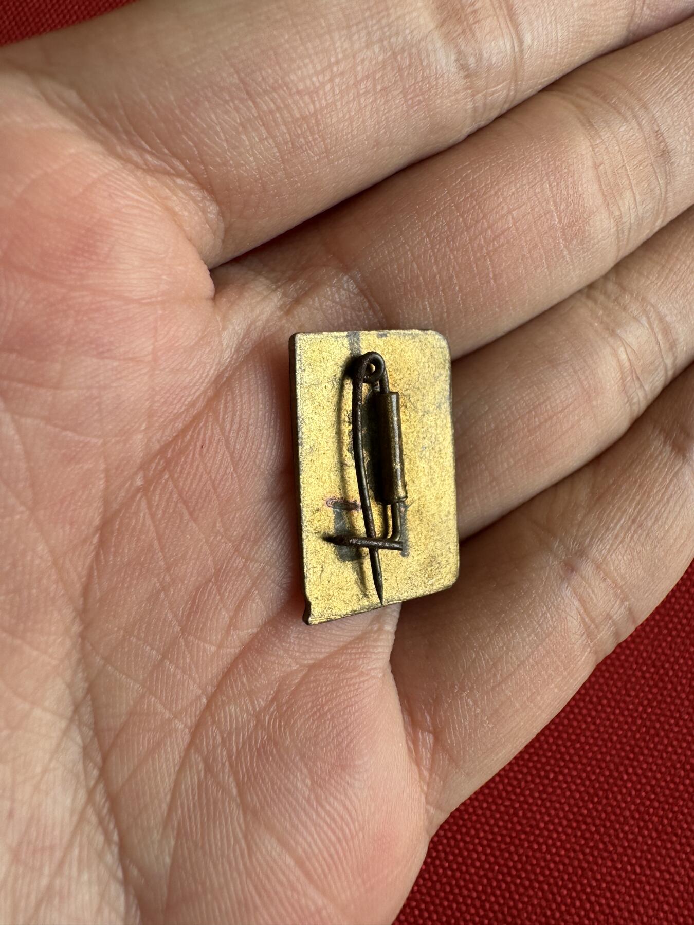 五哥徽章群   18号周三晚上八点4群联拍 铜章