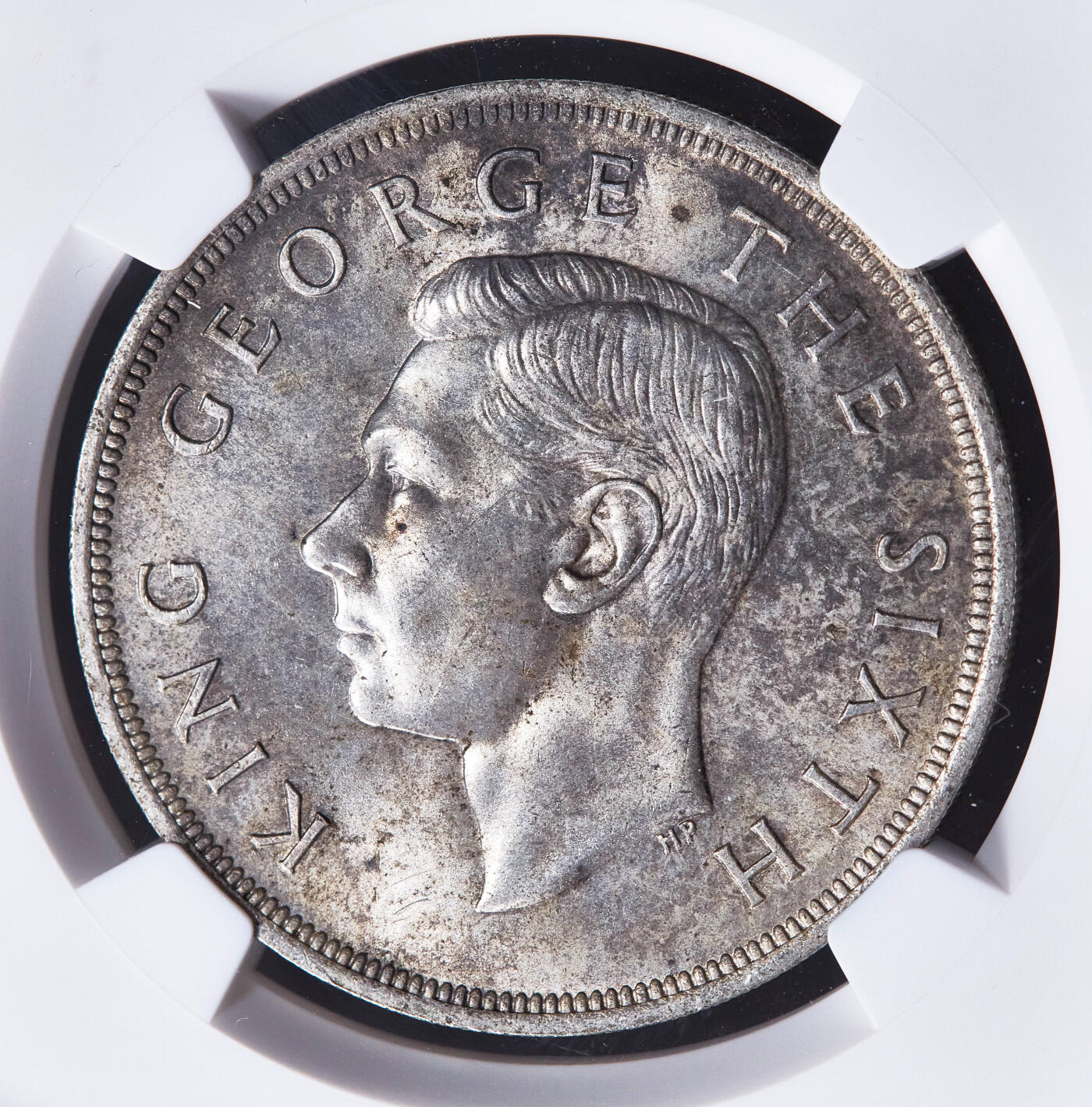 【俄甄集藏】2026年(049)03-18星期三 晚 19:30 全场包邮 新西兰1949年乔治六世1克朗大银币，NGC MS63，原味老包浆，转光品相