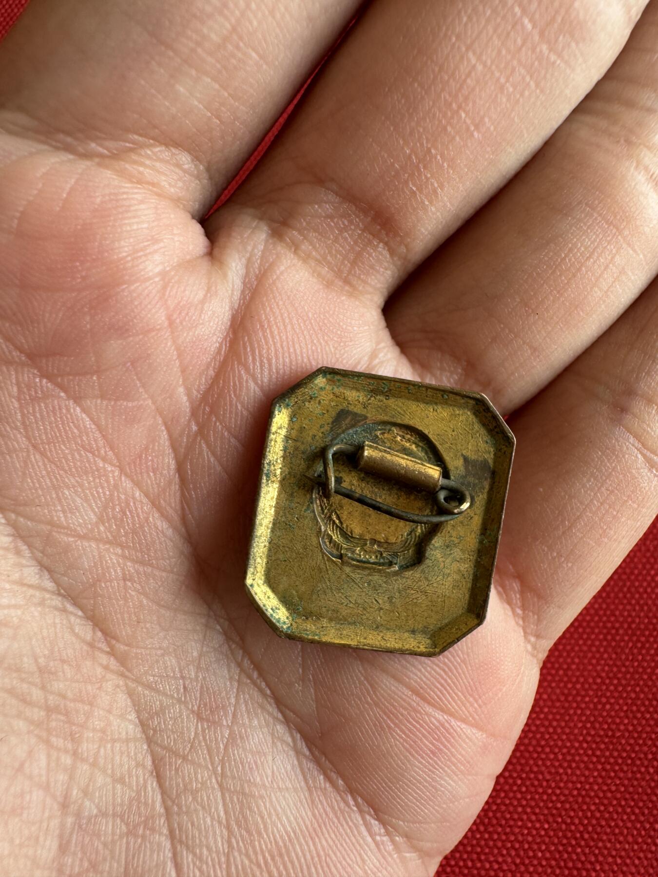 五哥徽章群   18号周三晚上八点4群联拍 铜章