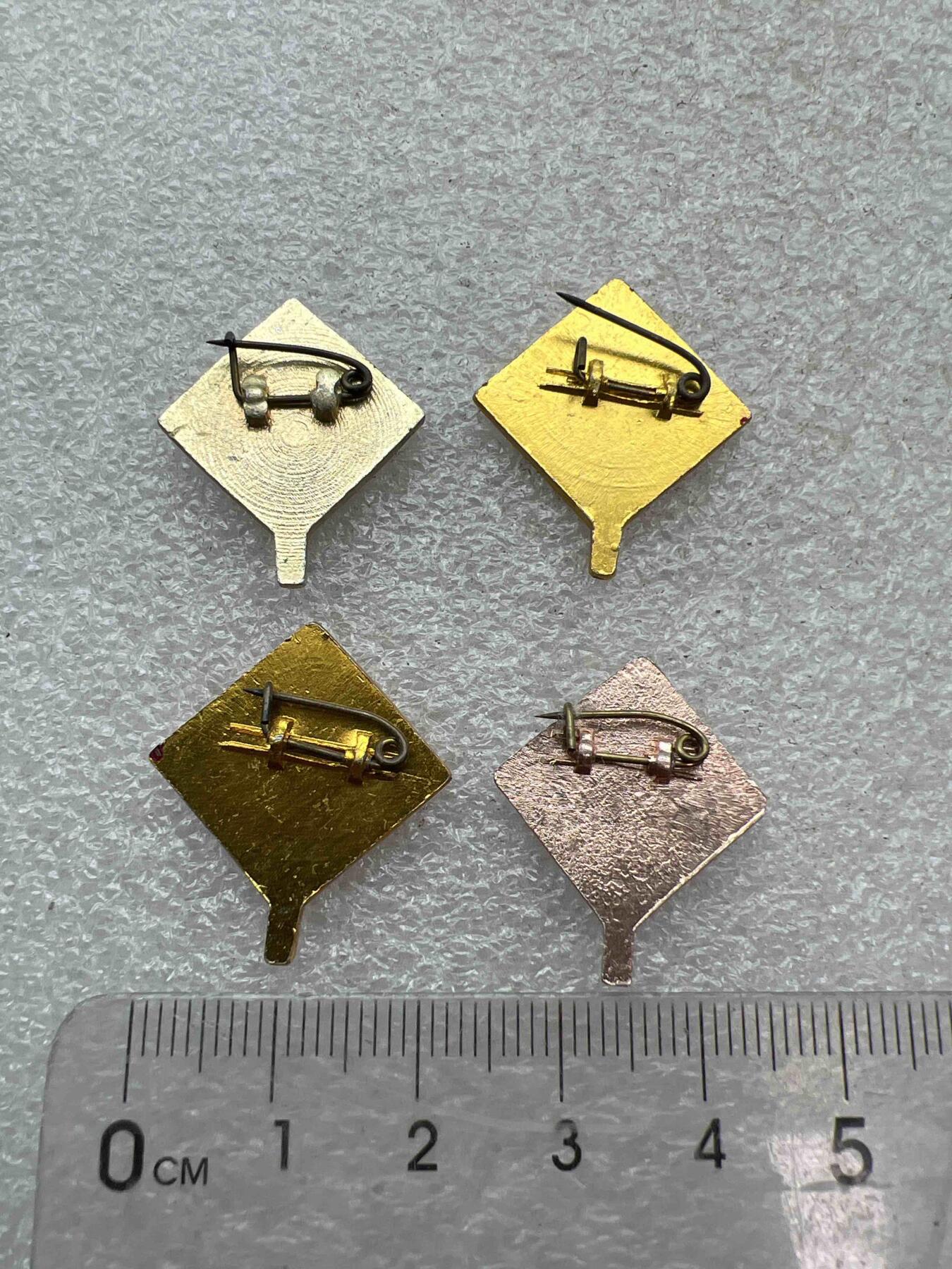 真品像章、纪念章 真品像章、纪念章